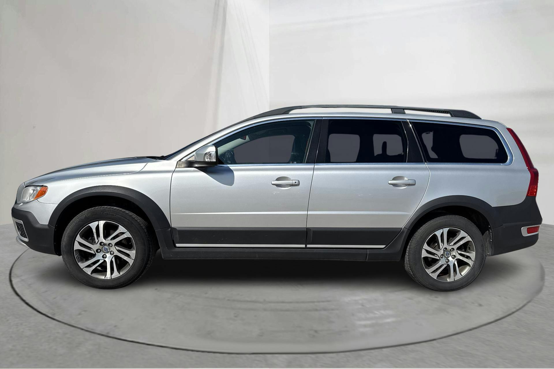 Presentationsfoto 2 av 13: Volvo XC70 II D4 AWD (163hk) - 26 813 mil - Automat - Light Grey - 2013