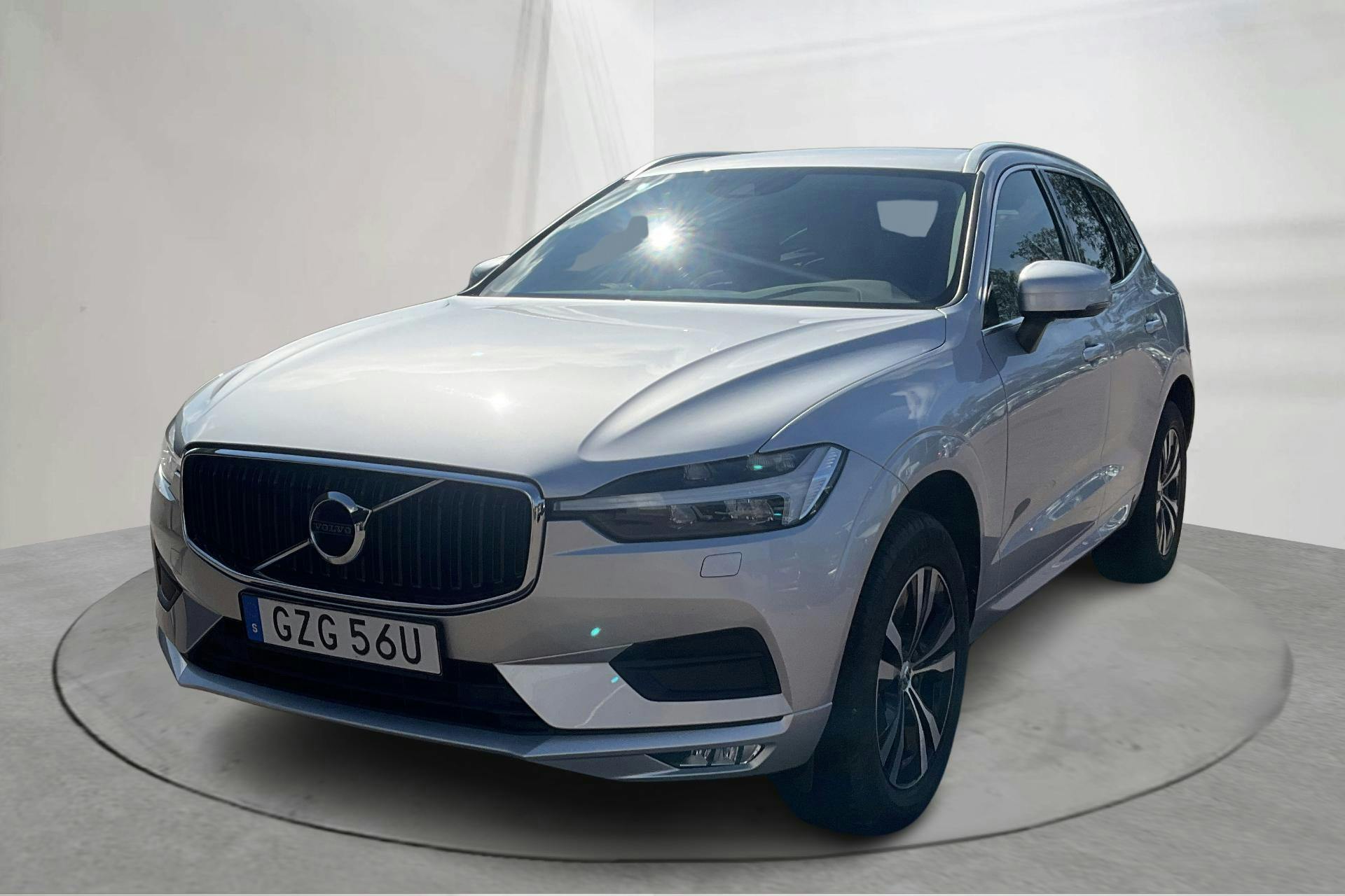 Presentationsfoto 1 av 17: Volvo XC60 B4 2WD Mildhybrid, Diesel (197hk) - 8 001 mil - Automat - silver - 2021