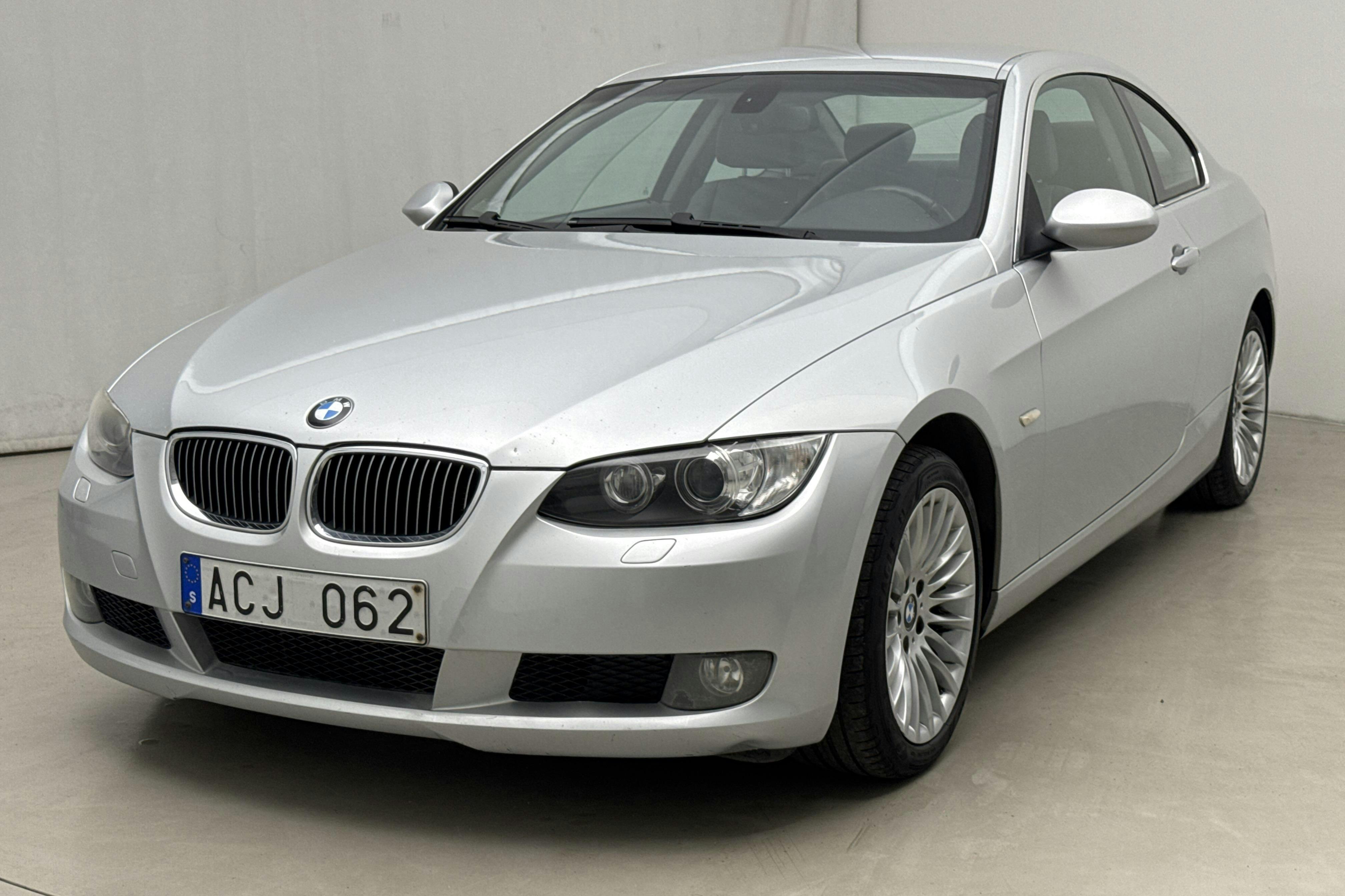 BMW 325xi Coupé, E92 (218hk) - 26 525 mil - Manuell - Light Grey - 2007