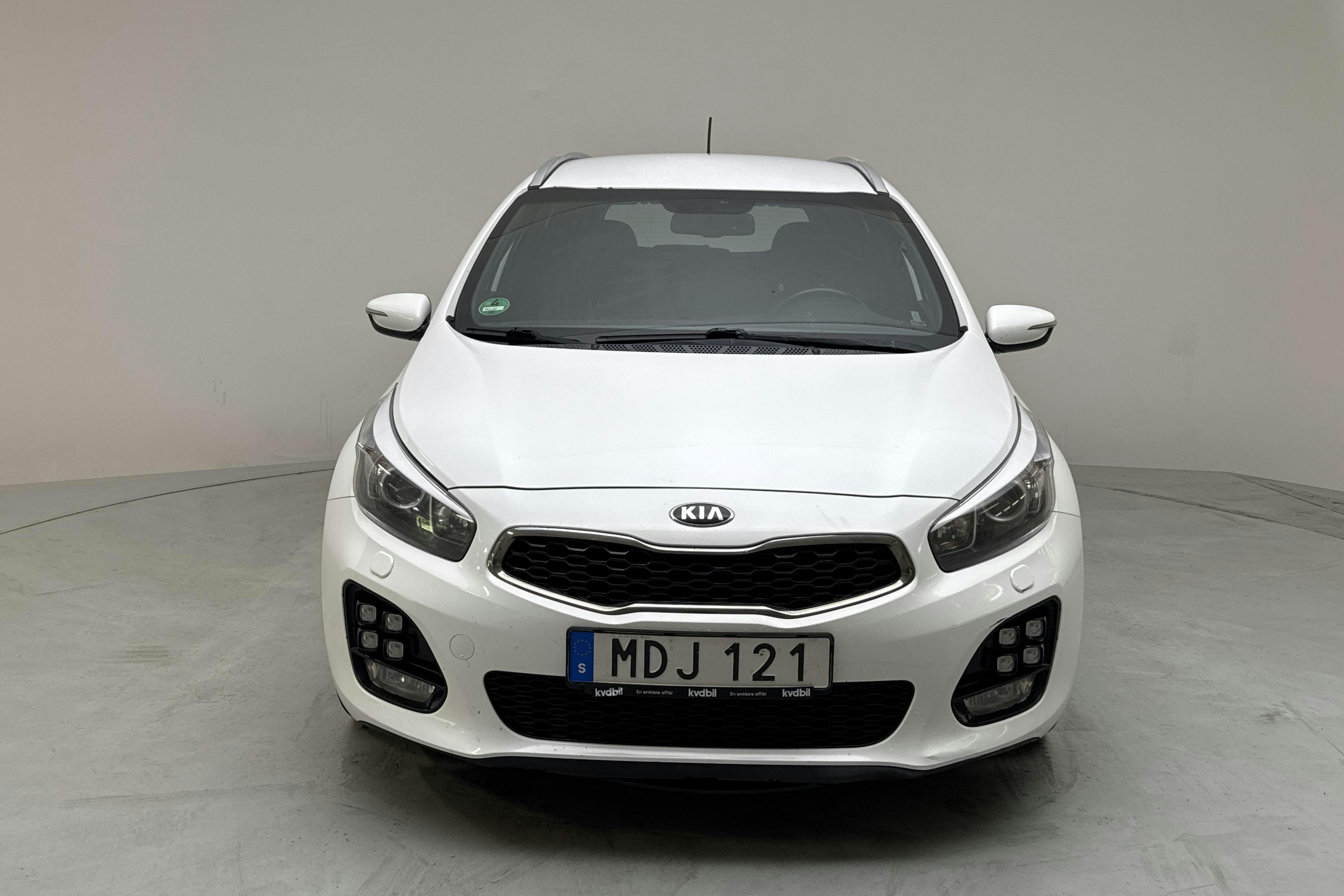 KIA Cee'd 1.6 CRDi SW (136hk) - 17 323 mil - Automat - vit - 2016