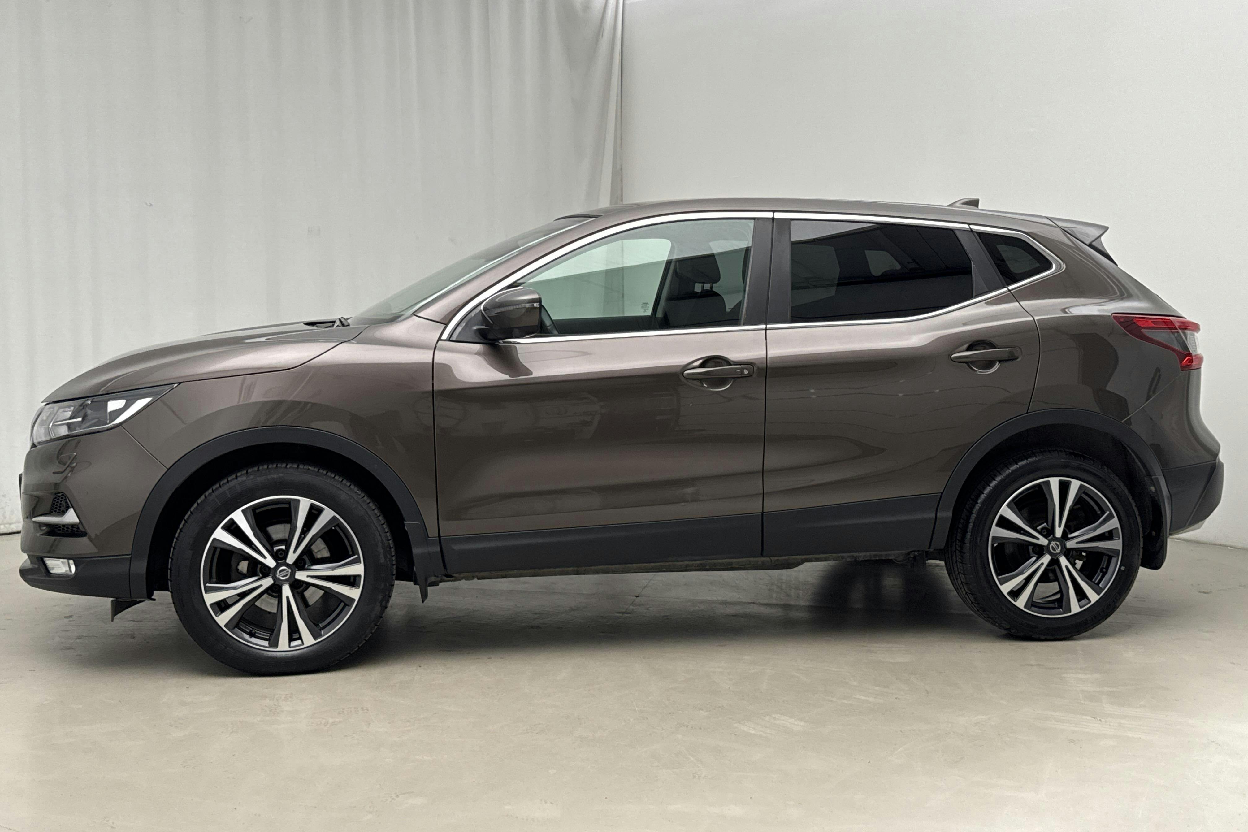 Presentationsfoto 2 av 17: Nissan Qashqai 1.3 DIG-T (160hk) - 6 356 mil - Automat - brun - 2019