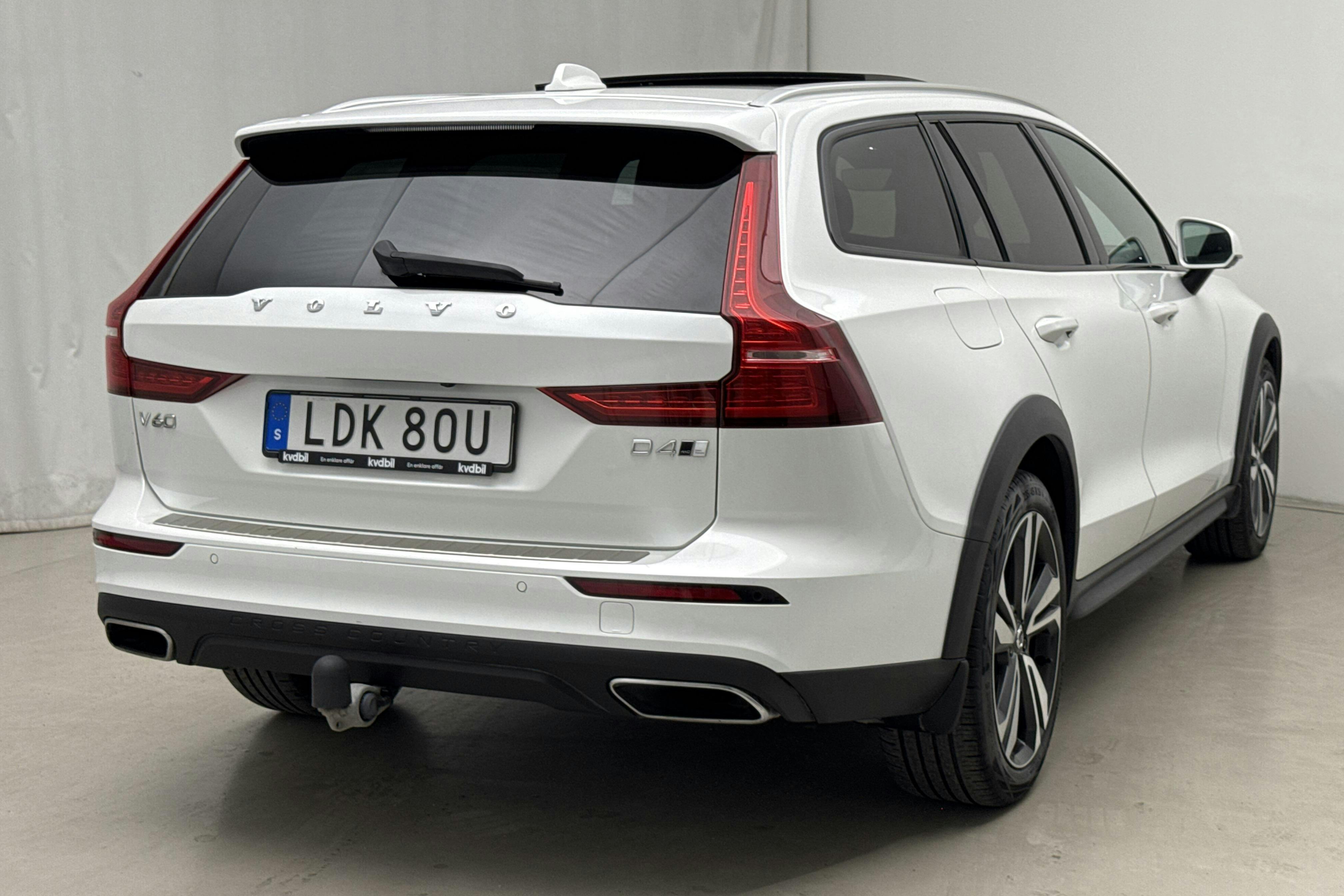 Volvo V60 D4 Cross Country AWD (190hk) - 16 043 mil - Automat - vit - 2020