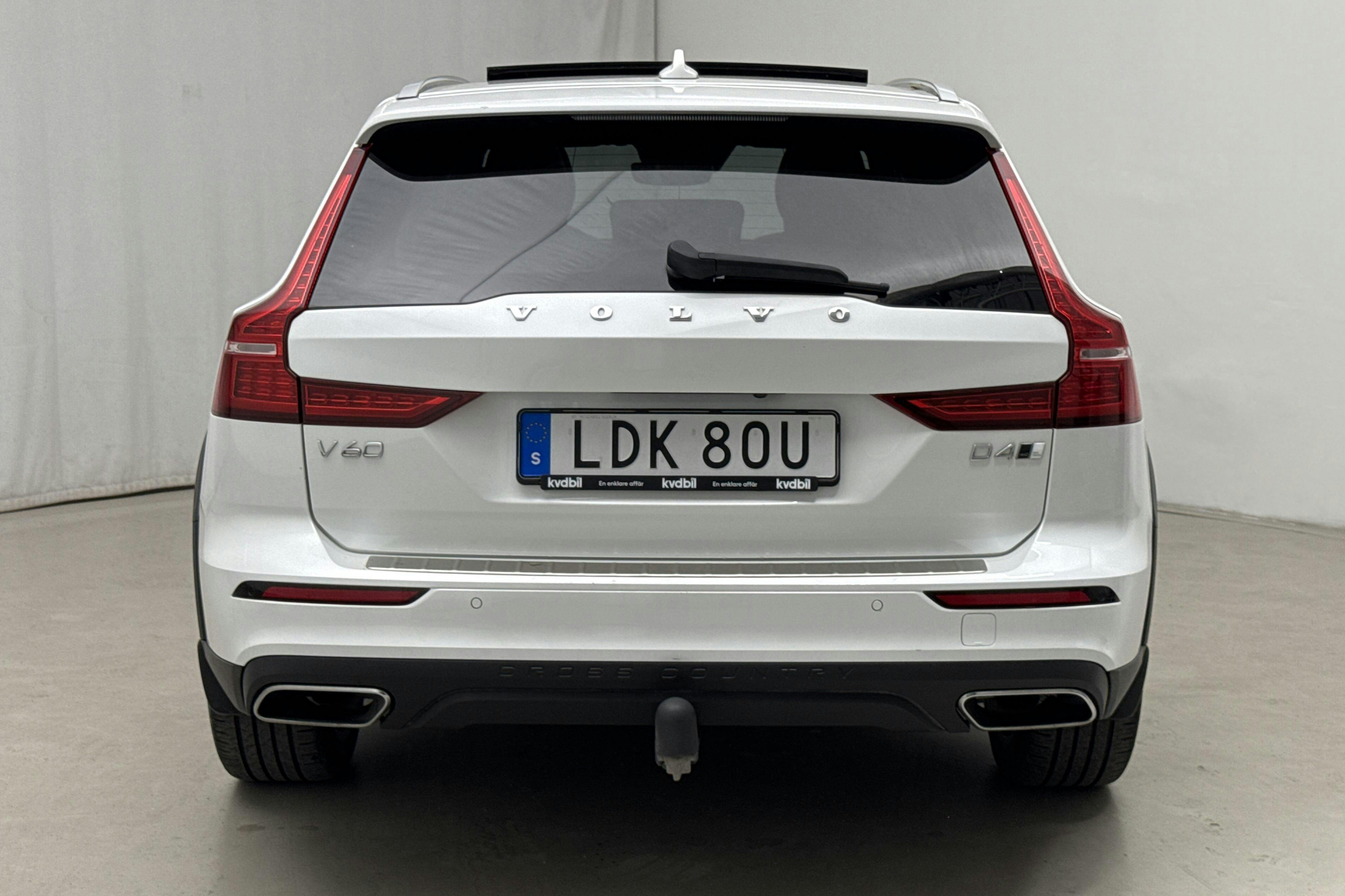 Volvo V60 D4 Cross Country AWD (190hk) - 16 043 mil - Automat - vit - 2020