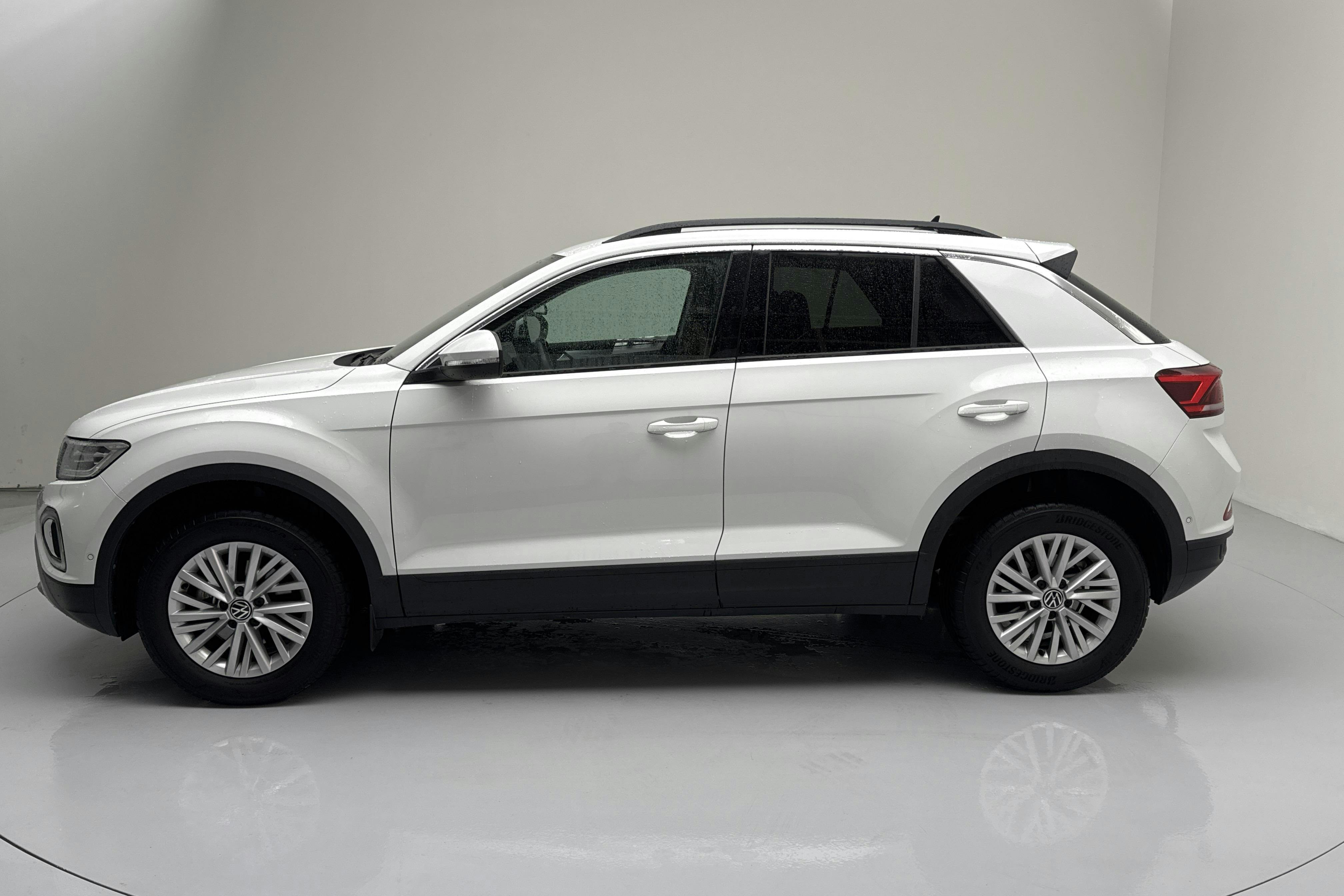 Presentationsfoto 2 av 14: VW T-Roc 1.0 TSI (110hk) - 1 744 mil - Manuell - vit - 2022