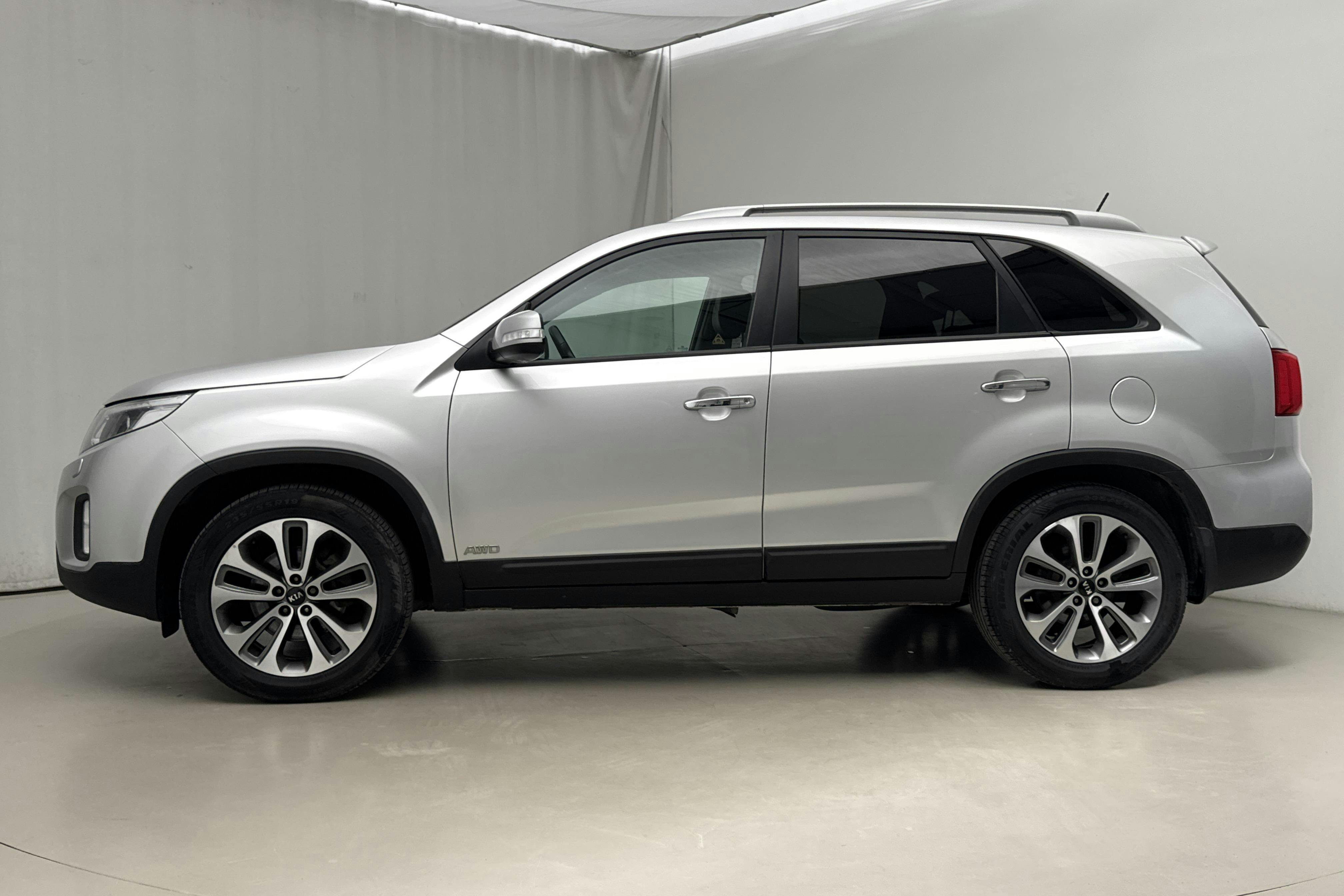Presentationsfoto 2 av 17: KIA Sorento 2.2 CRDi (197hk) - 16 923 mil - Automat - grå - 2014