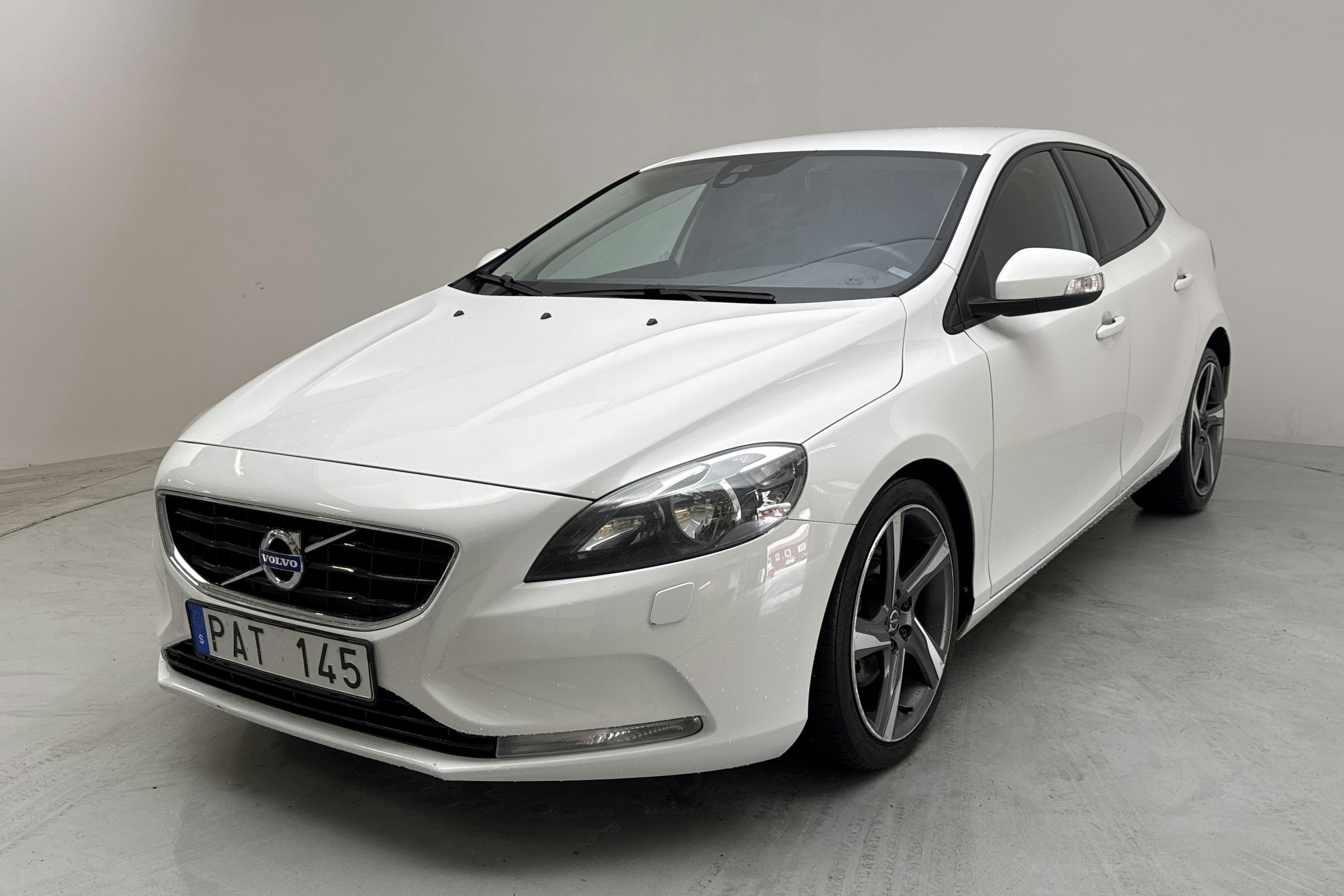 Volvo V40 D2 (115hk) - 13 309 mil - Automat - vit - 2014