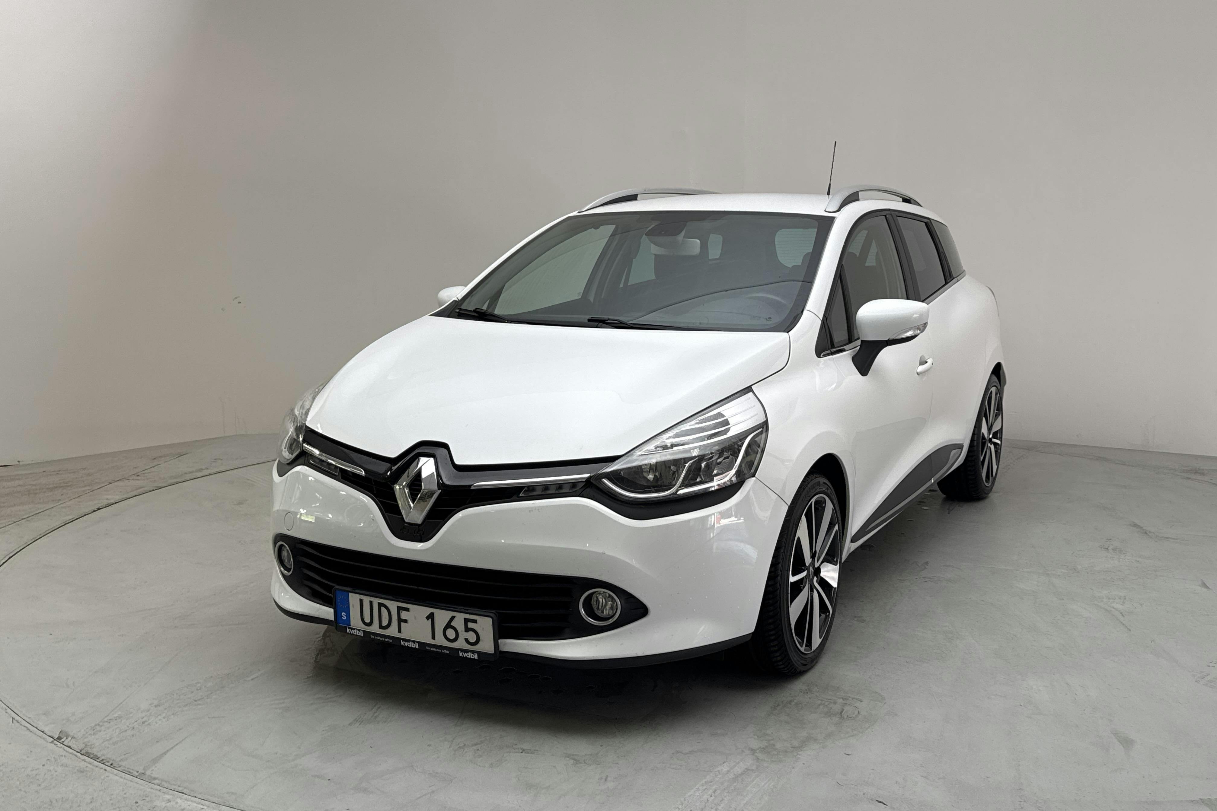 Renault Clio IV 0.9 TCe 90 Sports Tourer (90hk) - 113 070 km - Käsitsi - valge - 2015