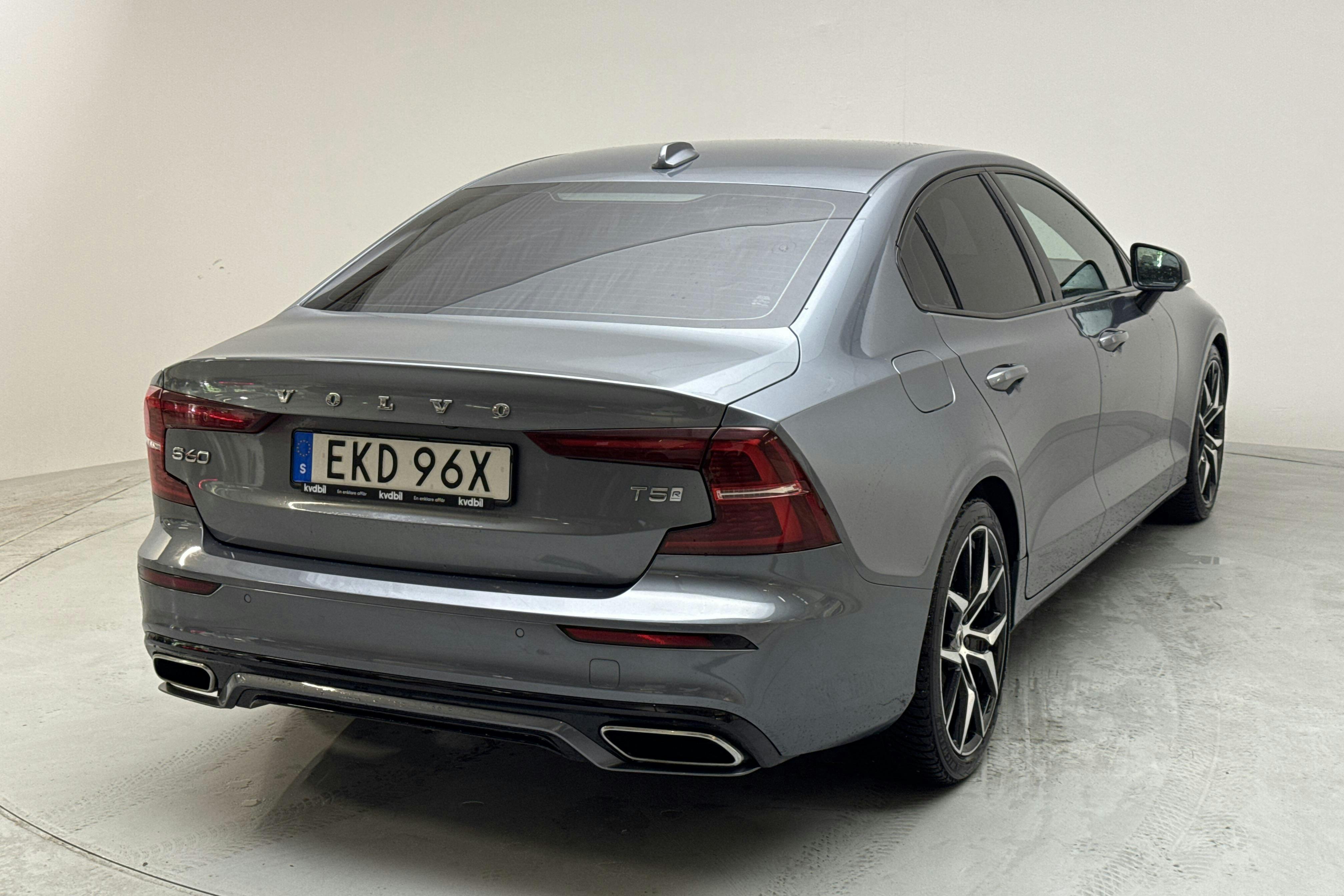 Volvo S60 T5 (250hk) - 7 789 mil - Automat - grå - 2020