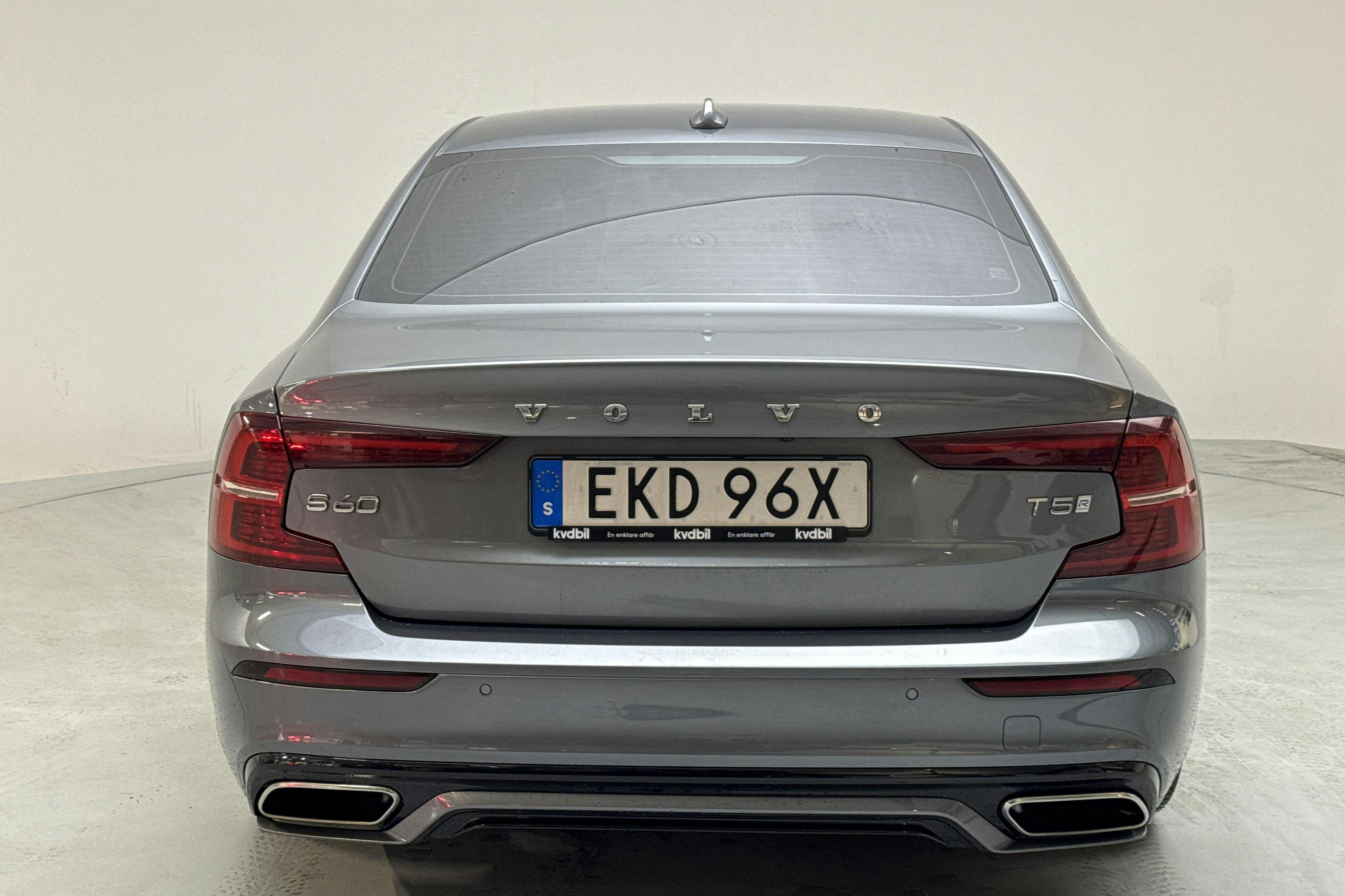 Volvo S60 T5 (250hk) - 7 789 mil - Automat - grå - 2020