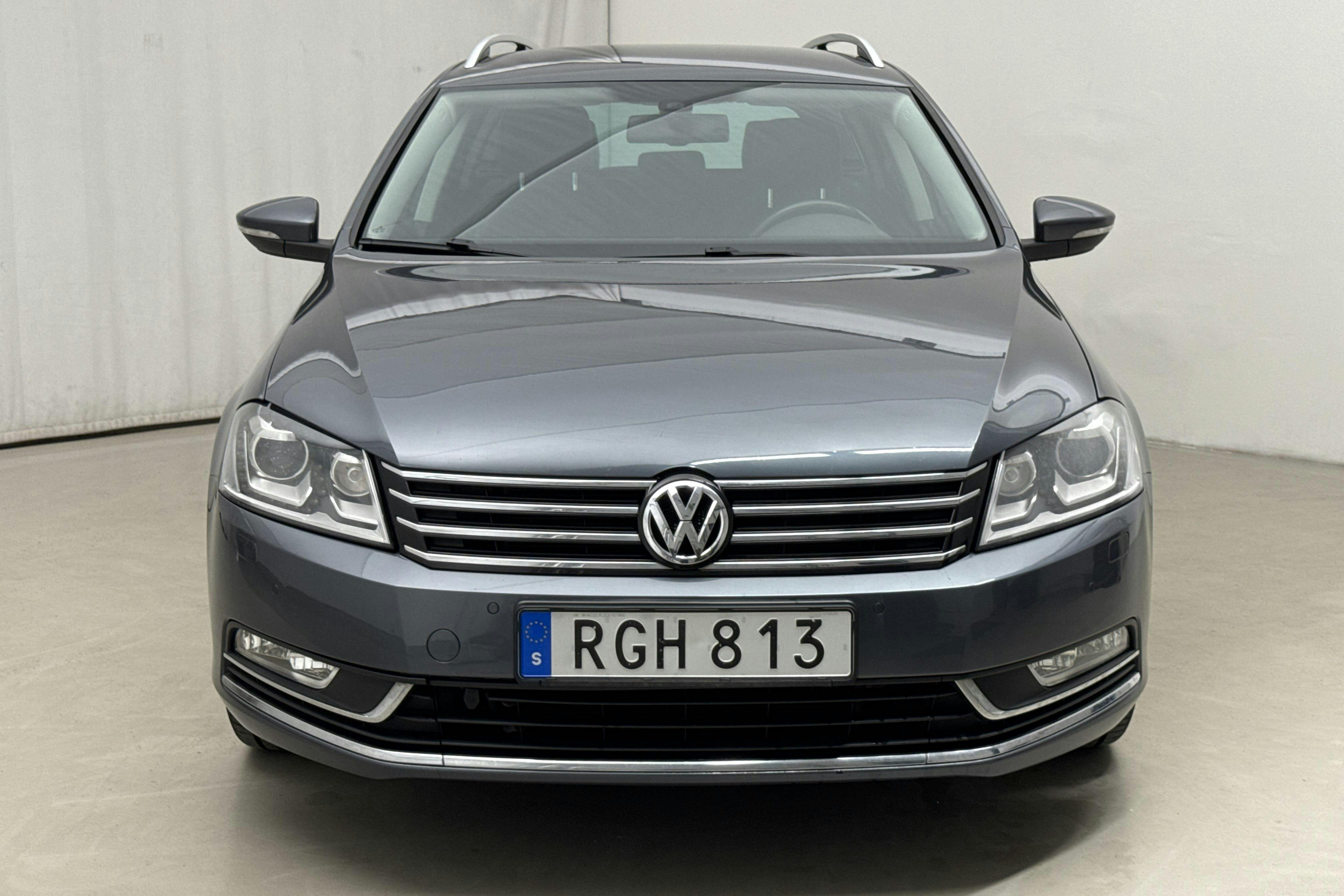 VW Passat 2.0 TDI BlueMotion Technology Variant (170hk) - 15 312 mil - Manuell - Light Grey - 2012