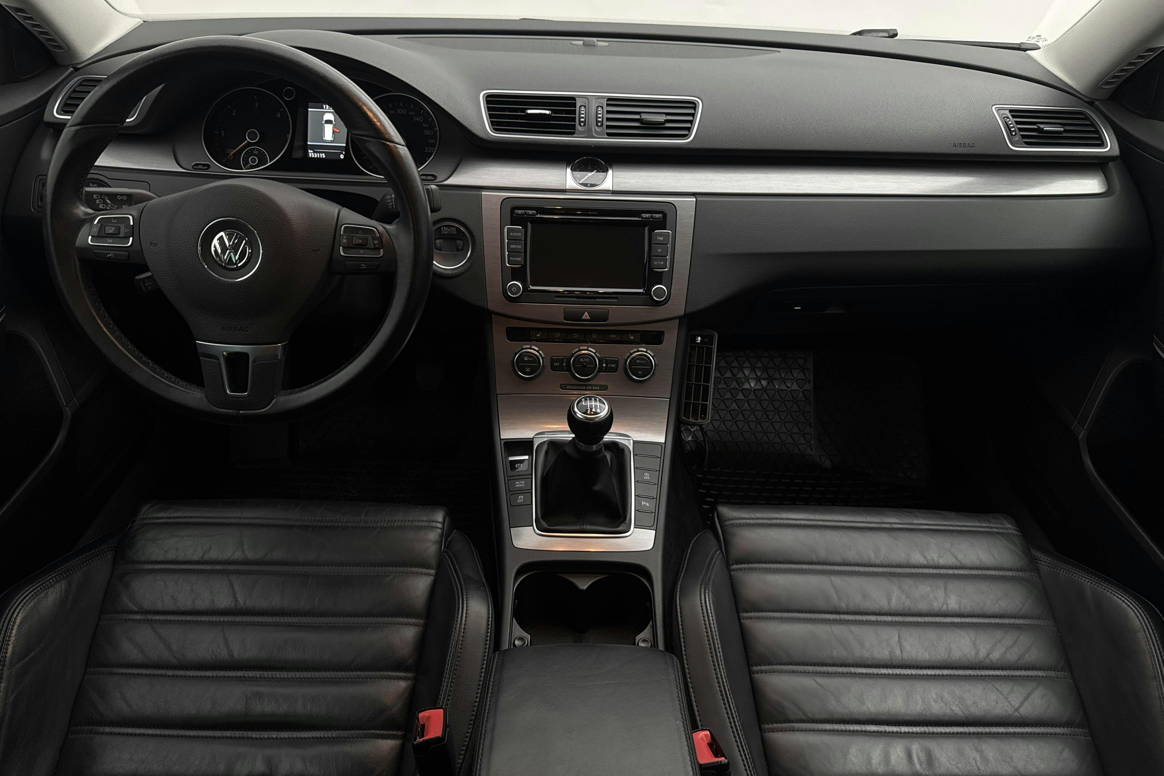 VW Passat 2.0 TDI BlueMotion Technology Variant (170hk) - 15 312 mil - Manuell - Light Grey - 2012