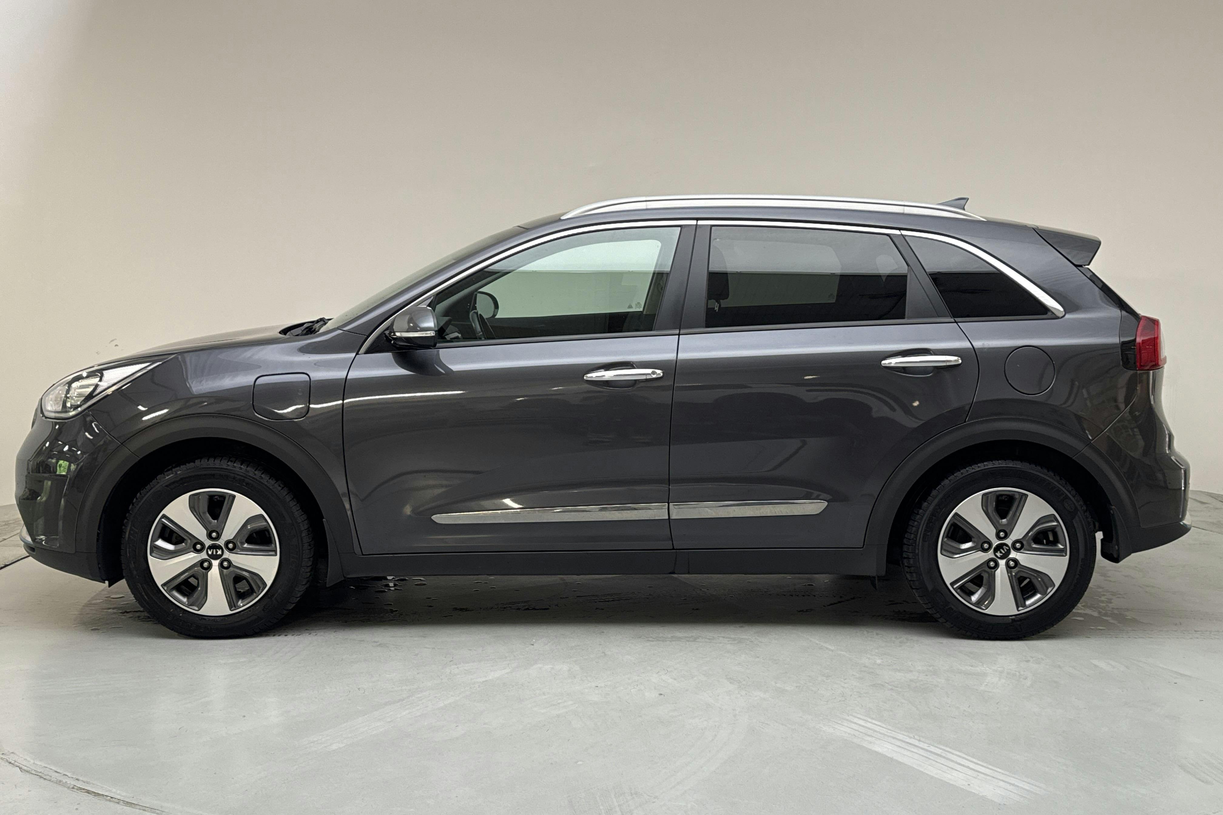 Presentationsfoto 2 av 16: KIA Niro Plug-in Hybrid 1.6 (141hk) - 11 337 mil - Automat - grå - 2019