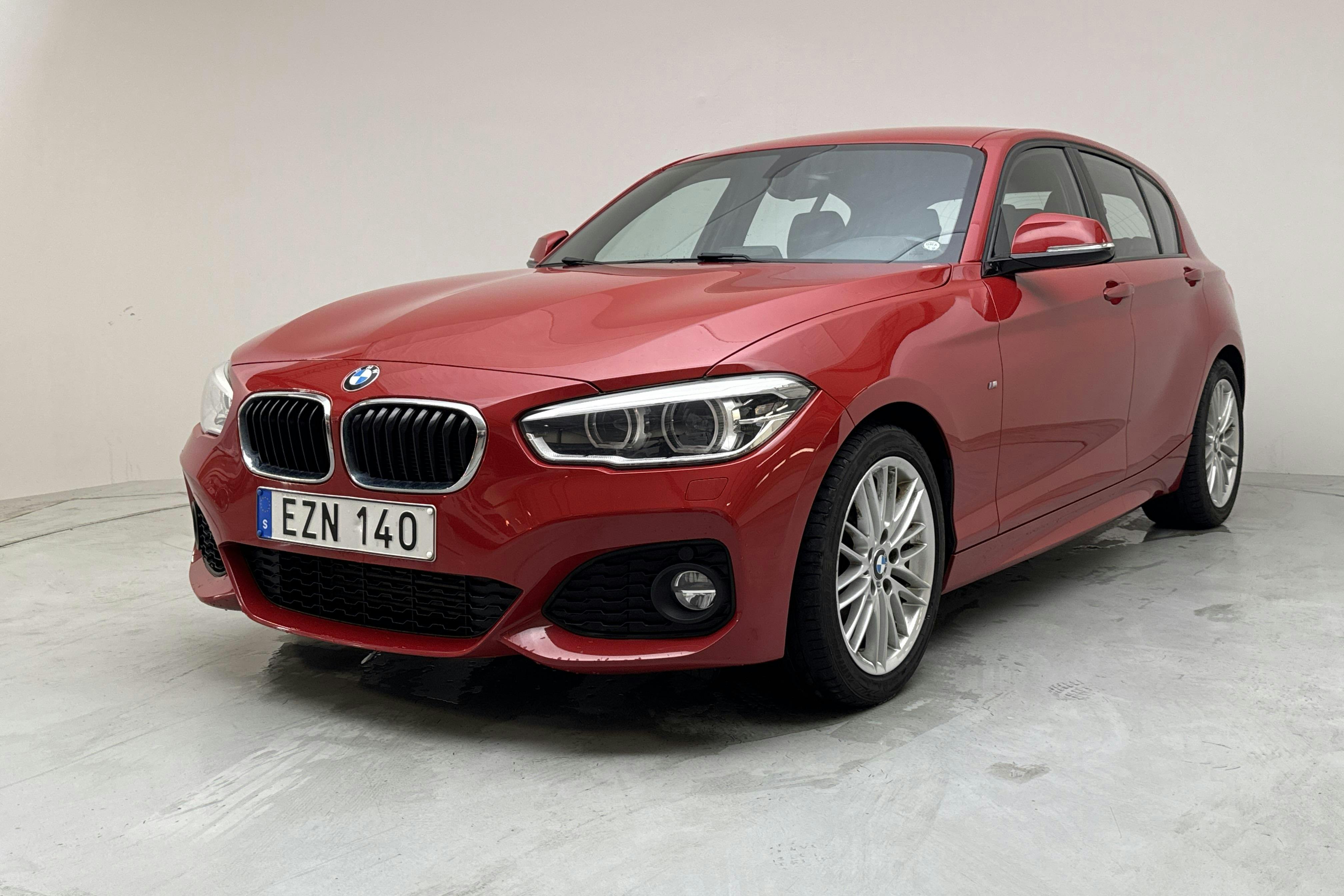 BMW 118i 5dr, F20 (136hk) - 5 137 mil - Automat - röd - 2018