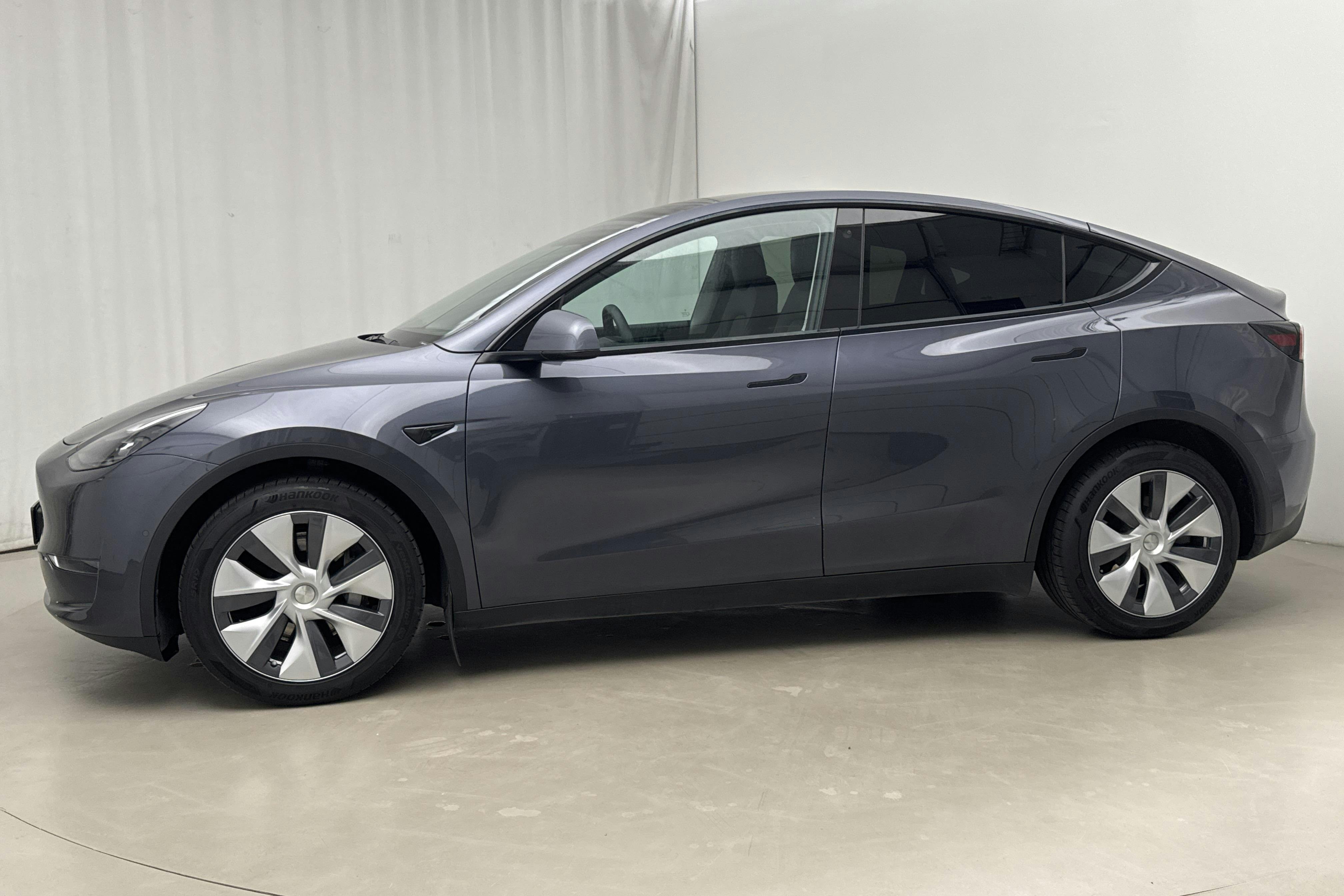 Presentationsfoto 2 av 20: Tesla Model Y Long Range Dual Motor AWD - 6 598 mil - Automat - grå - 2021