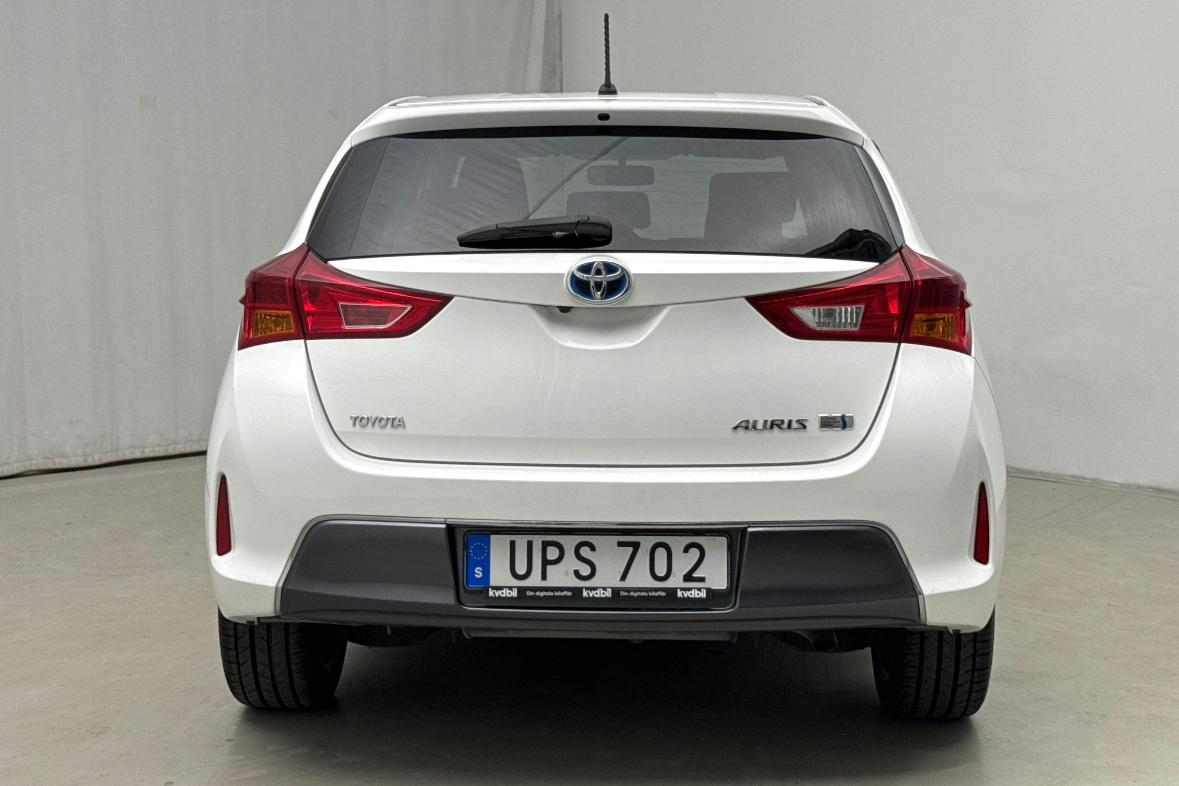 Toyota Auris 1.8 HSD 5dr (99hk) - 10 174 mil - Automat - vit - 2015