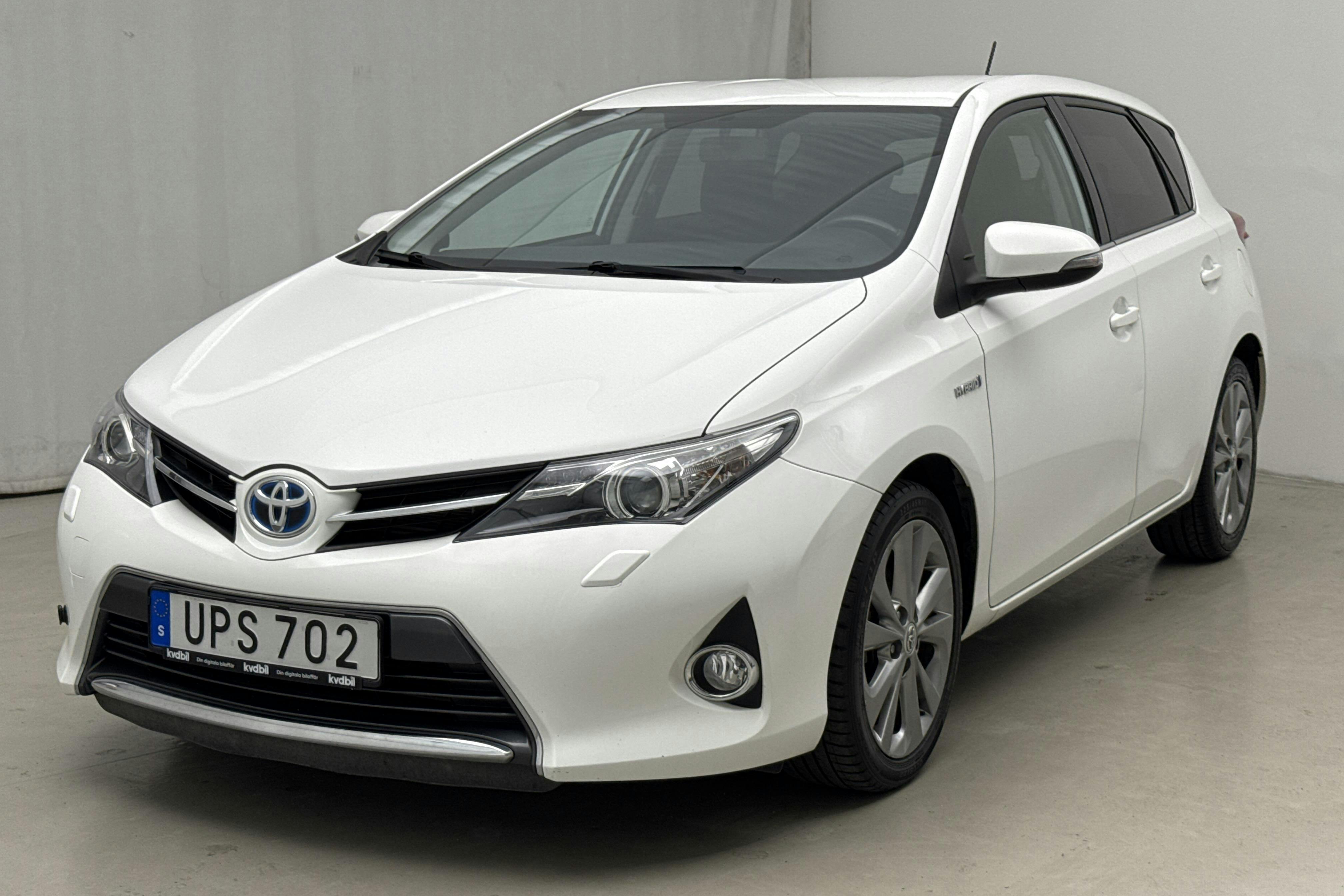 Toyota Auris 1.8 HSD 5dr (99hk) - 101 740 km - Automatic - white - 2015