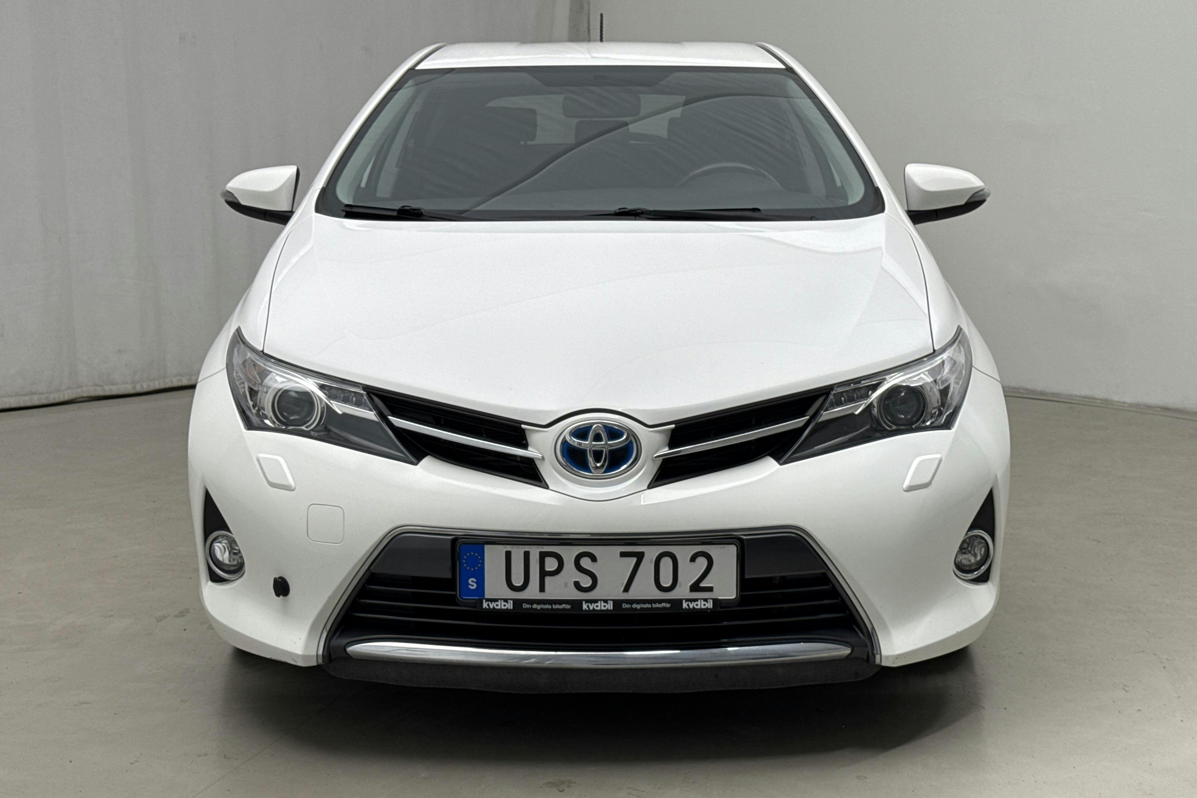 Toyota Auris 1.8 HSD 5dr (99hk) - 10 174 mil - Automat - vit - 2015