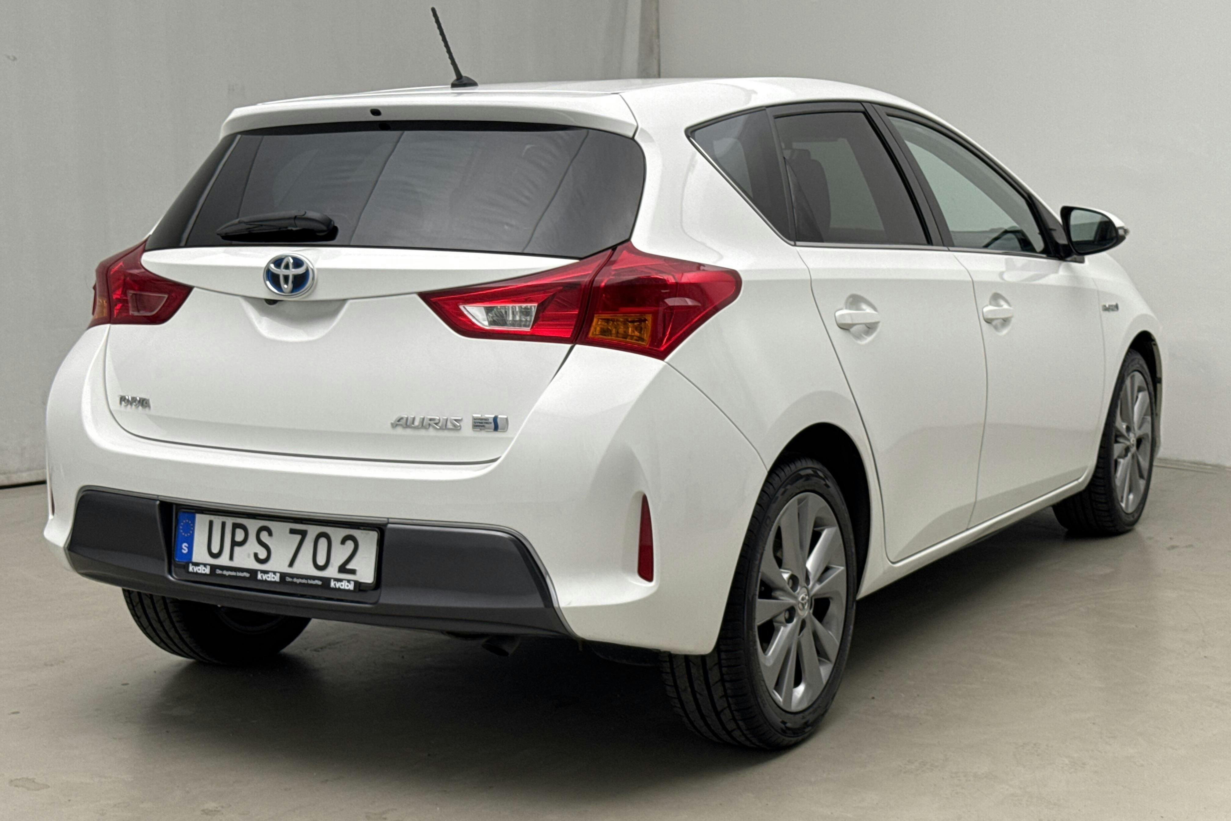Toyota Auris 1.8 HSD 5dr (99hk) - 10 174 mil - Automat - vit - 2015