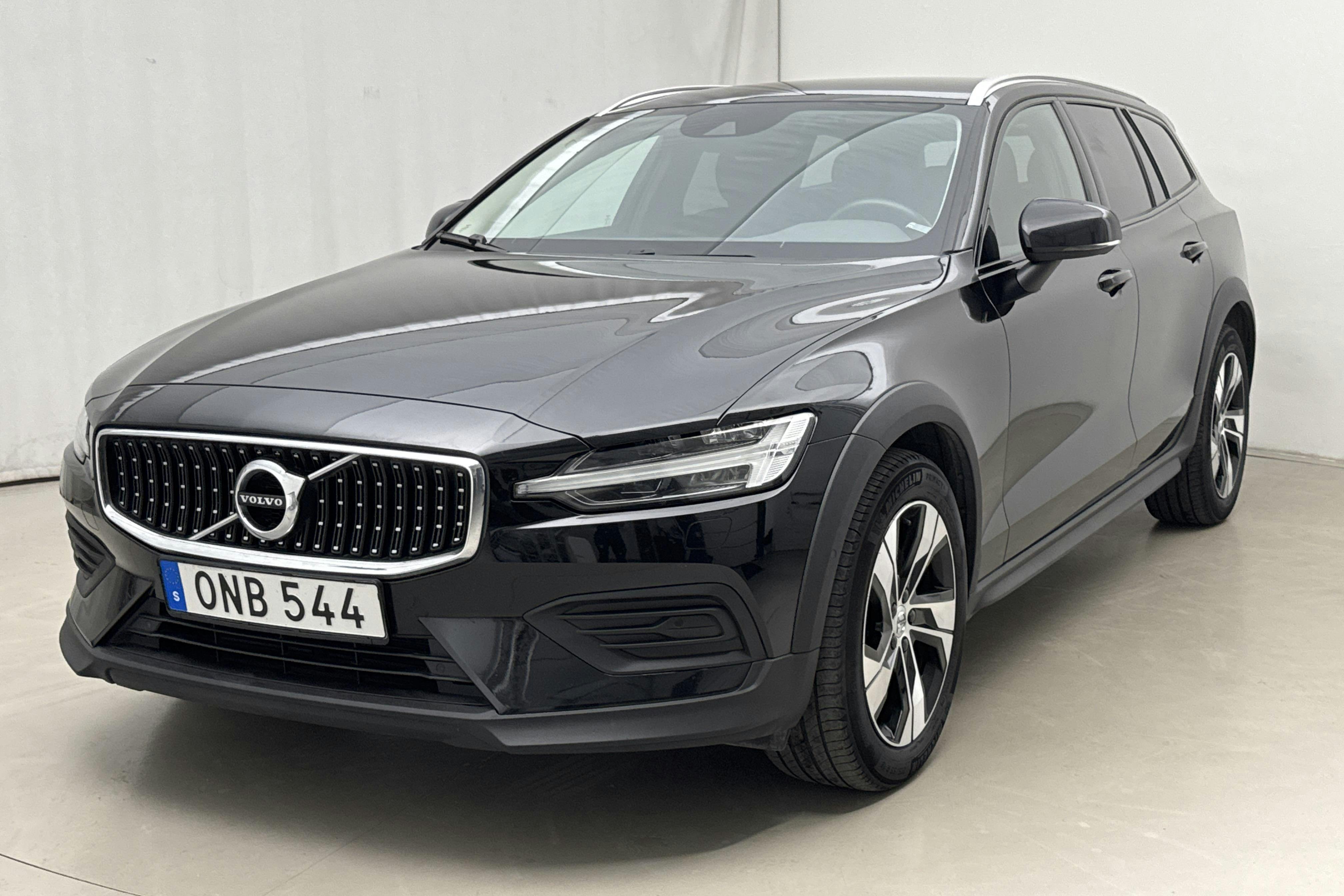 Volvo V60 B4 Cross Country AWD Mildhybrid, Diesel (197hk) - 106 030 km - Automatic - black - 2022