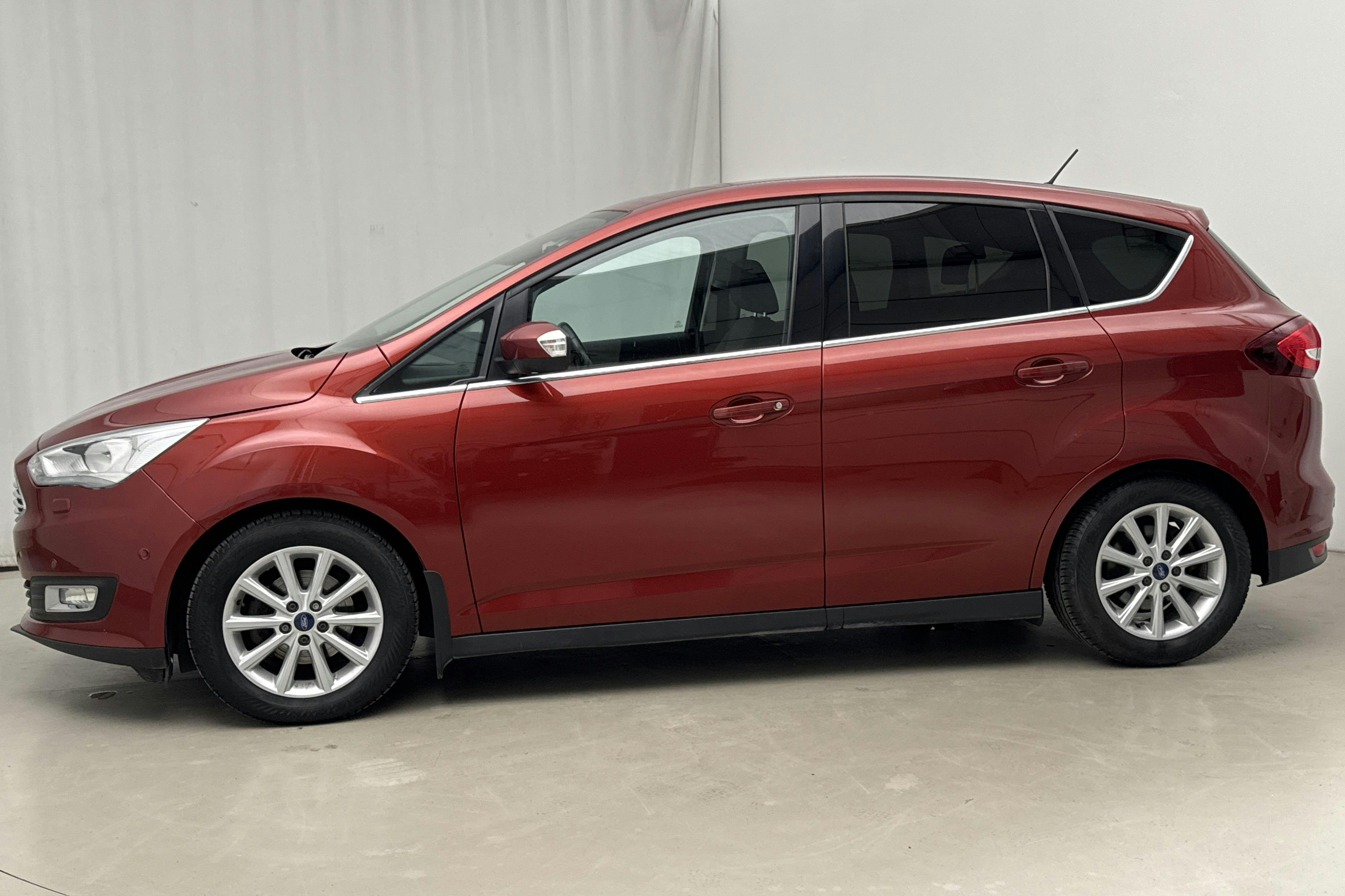 Presentationsfoto 2 av 14: Ford C-MAX 1.5 TDCi (120hk) - 7 022 mil - Manuell - röd - 2015