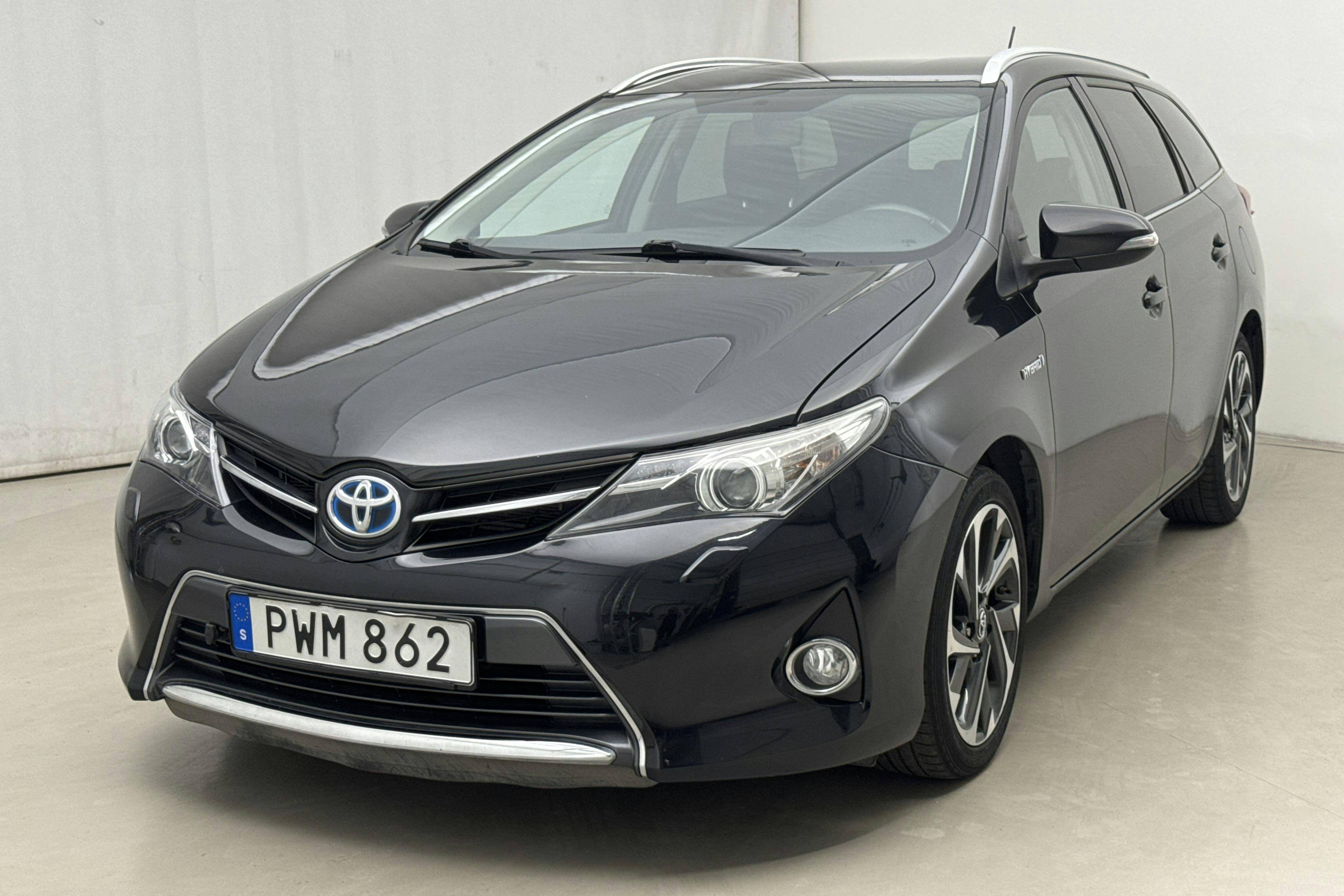 Toyota Auris 1.8 HSD Touring Sports (99hk) - 22 785 mil - Automat - svart - 2014