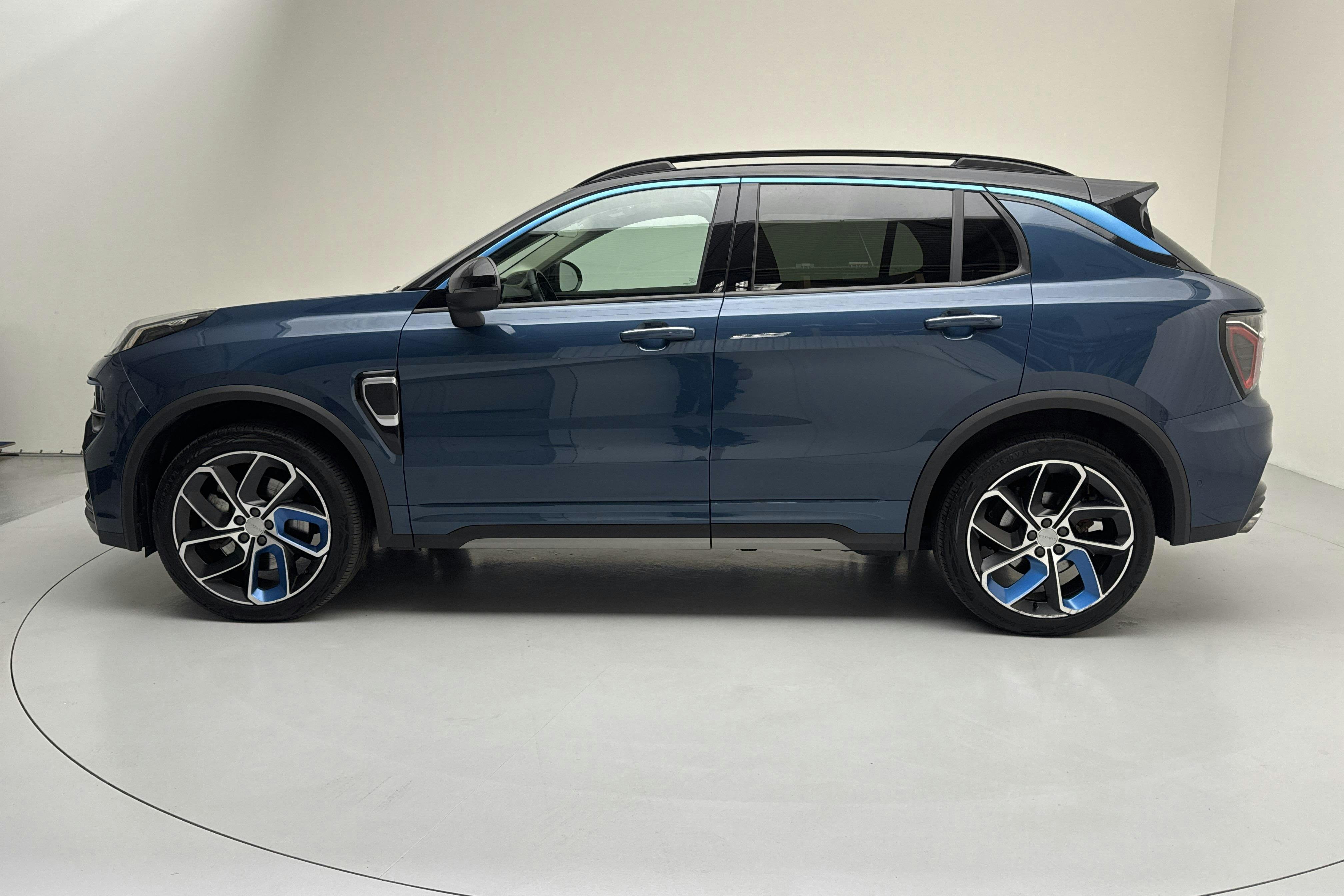 Presentationsfoto 2 av 17: Lynk & Co 01 PHEV (265hk) - 5 005 mil - Automat - blå - 2021