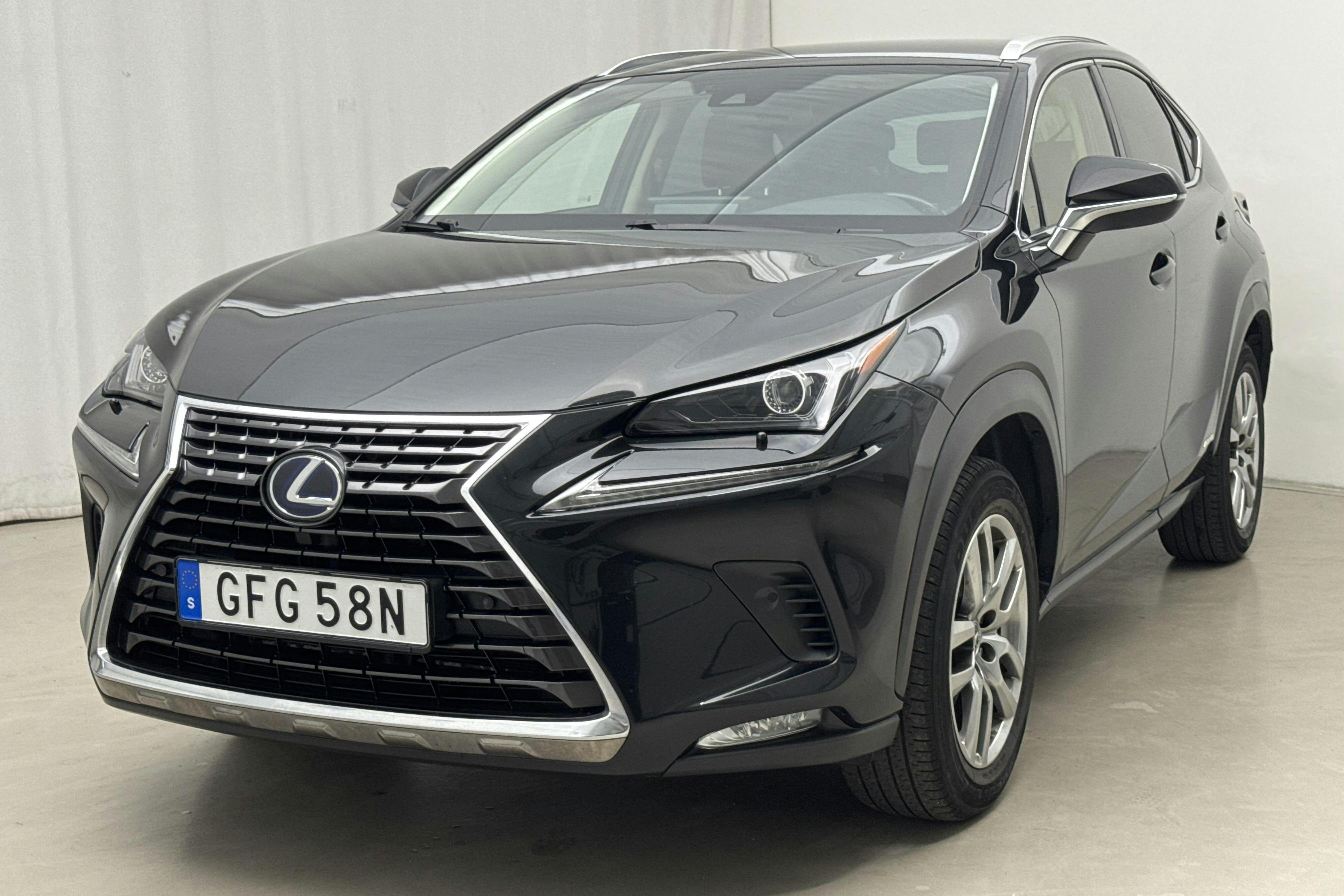 Lexus NX 300h AWD (197hk) - 11 429 mil - Automat - svart - 2019