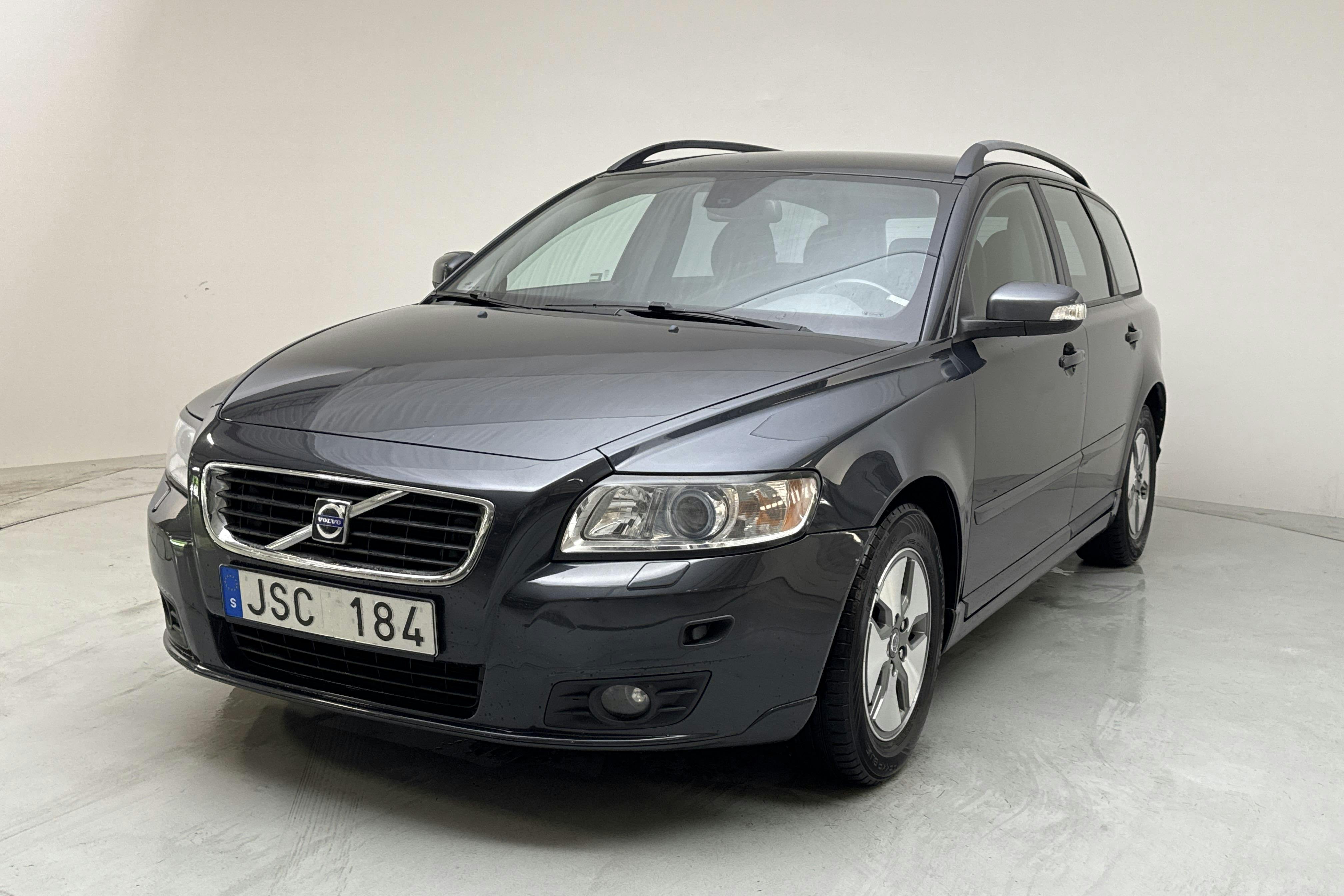 Volvo V50 1.8F (125hk) - 182 860 km - Manuaalinen - harmaa - 2009