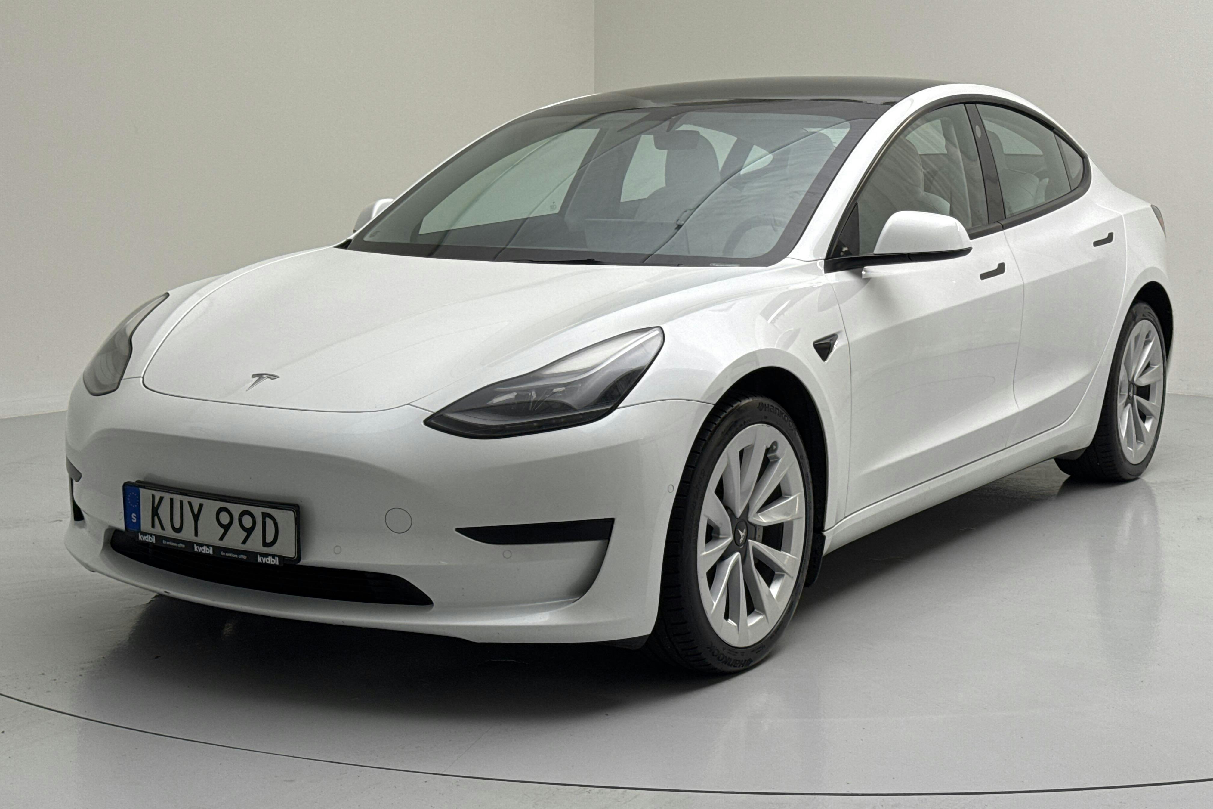 Tesla Model 3 Standard Range RWD - 10 366 mil - Automat - vit - 2021