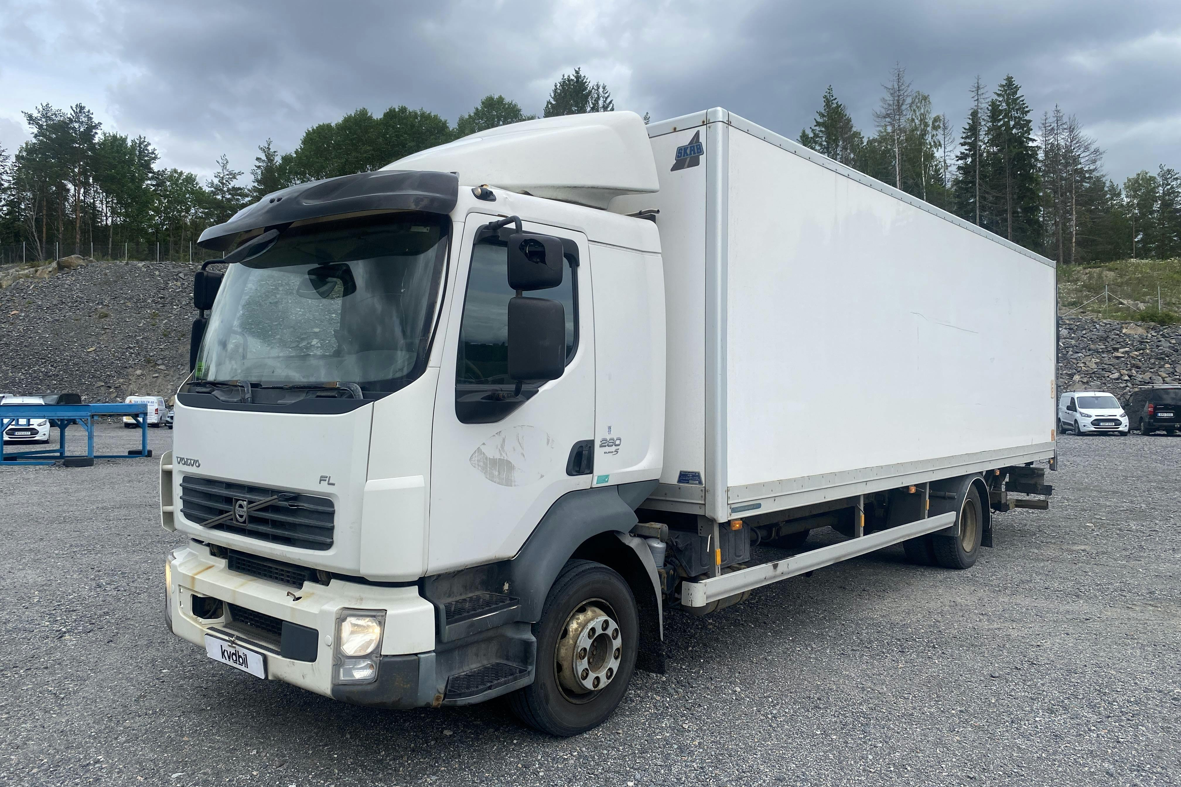 Volvo FL280 - 519 387 km - Manuell - vit - 2008
