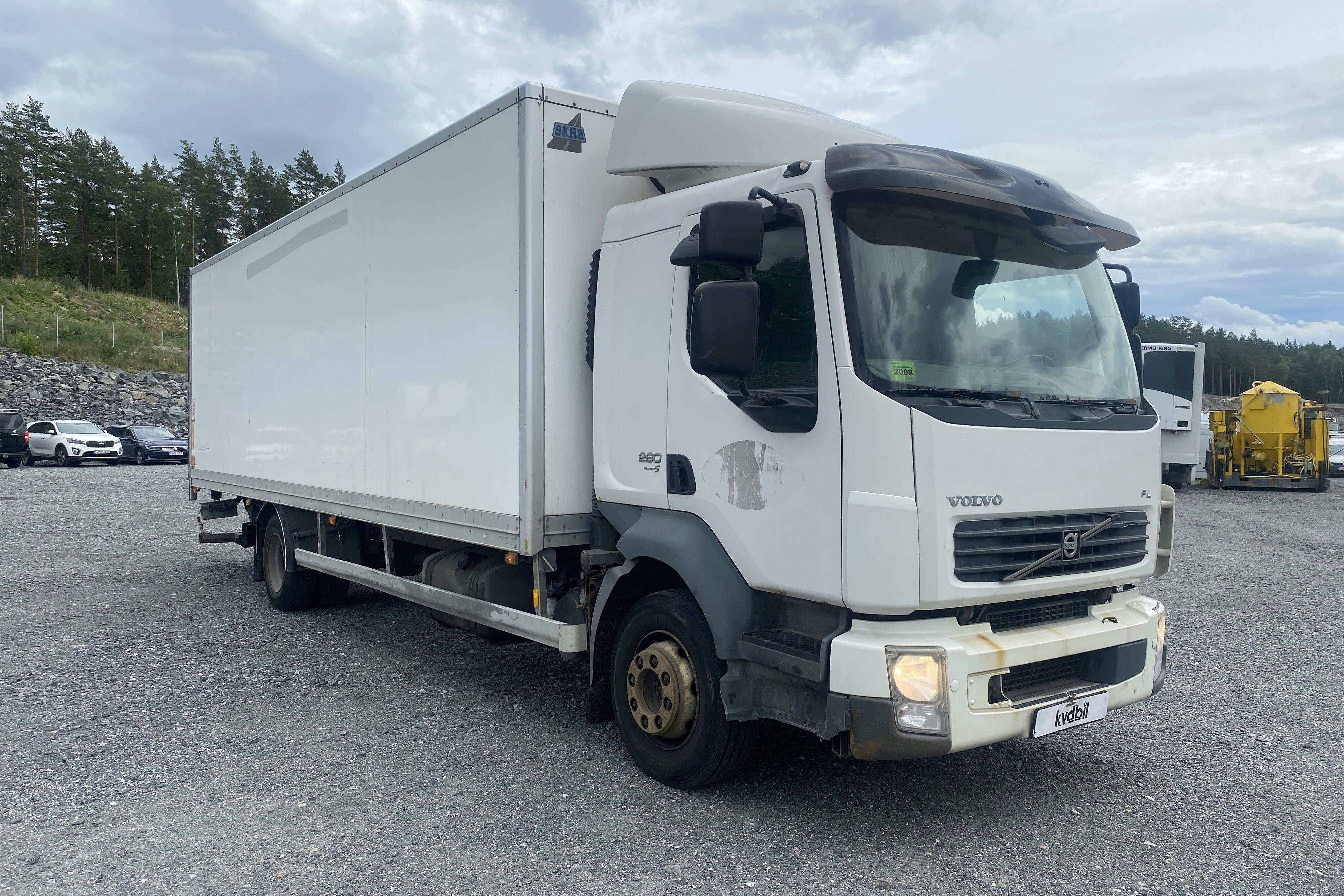 Presentationsfoto 2 av 128: Volvo FL280 - 519 387 km - Manuell - vit - 2008
