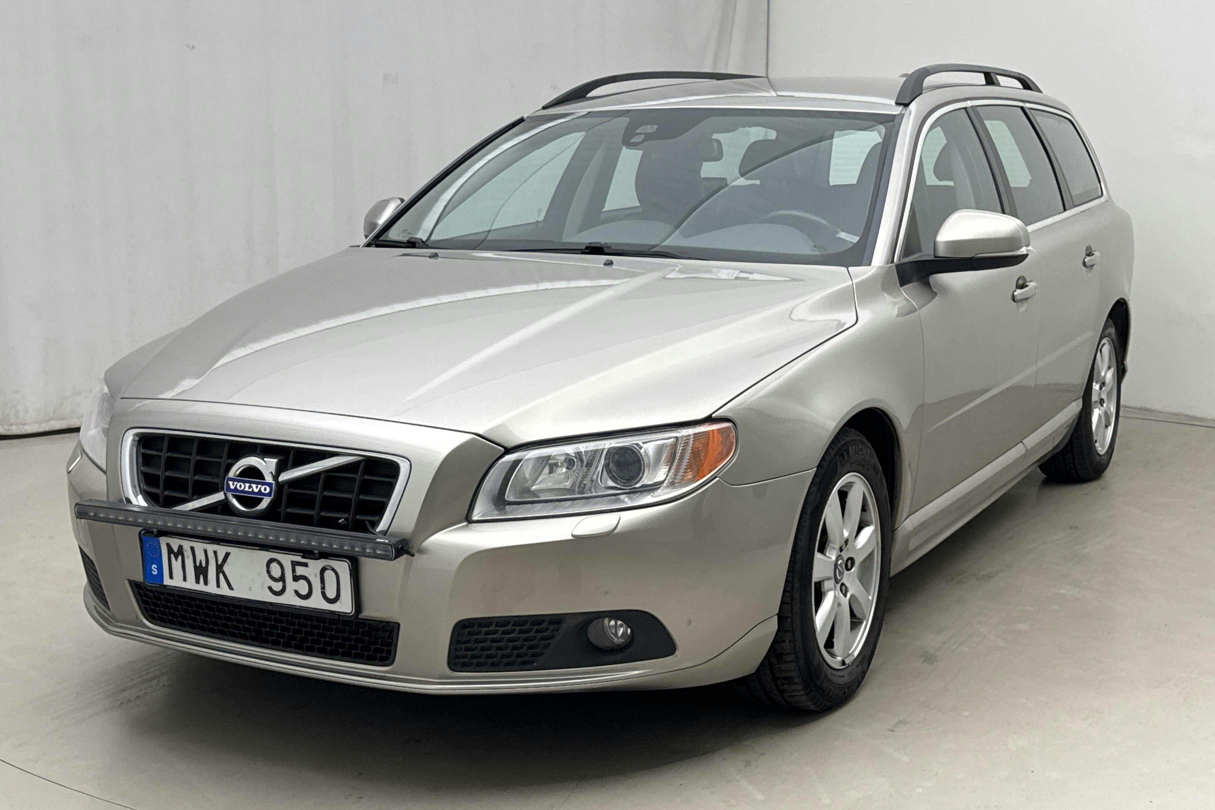 Volvo V70 II D2 (115hk) - 19 676 mil - Automat - Light Brown - 2013
