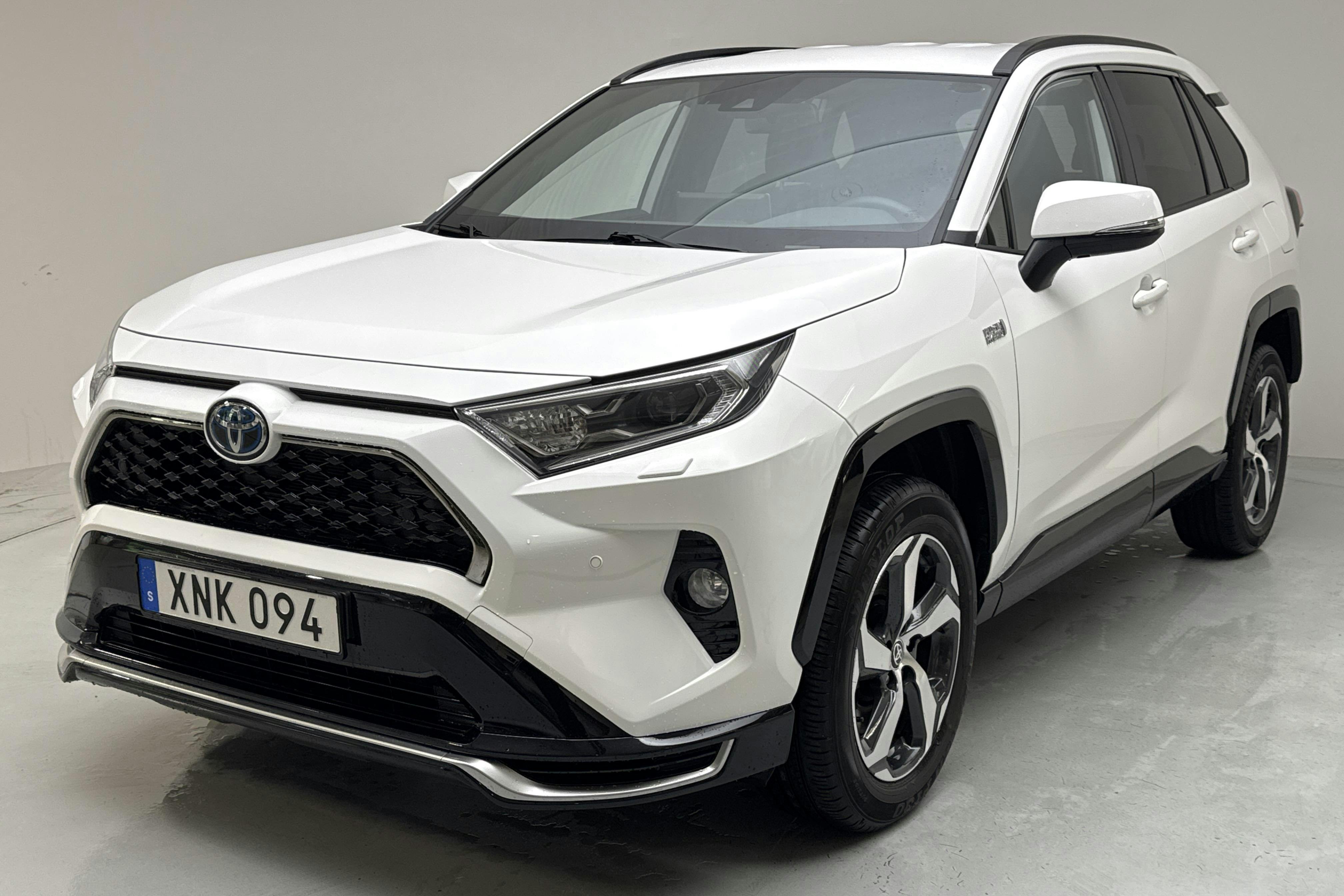 Toyota RAV4 2.5 Plug-in Hybrid AWD (306hk) - 3 241 mil - Automat - vit - 2021