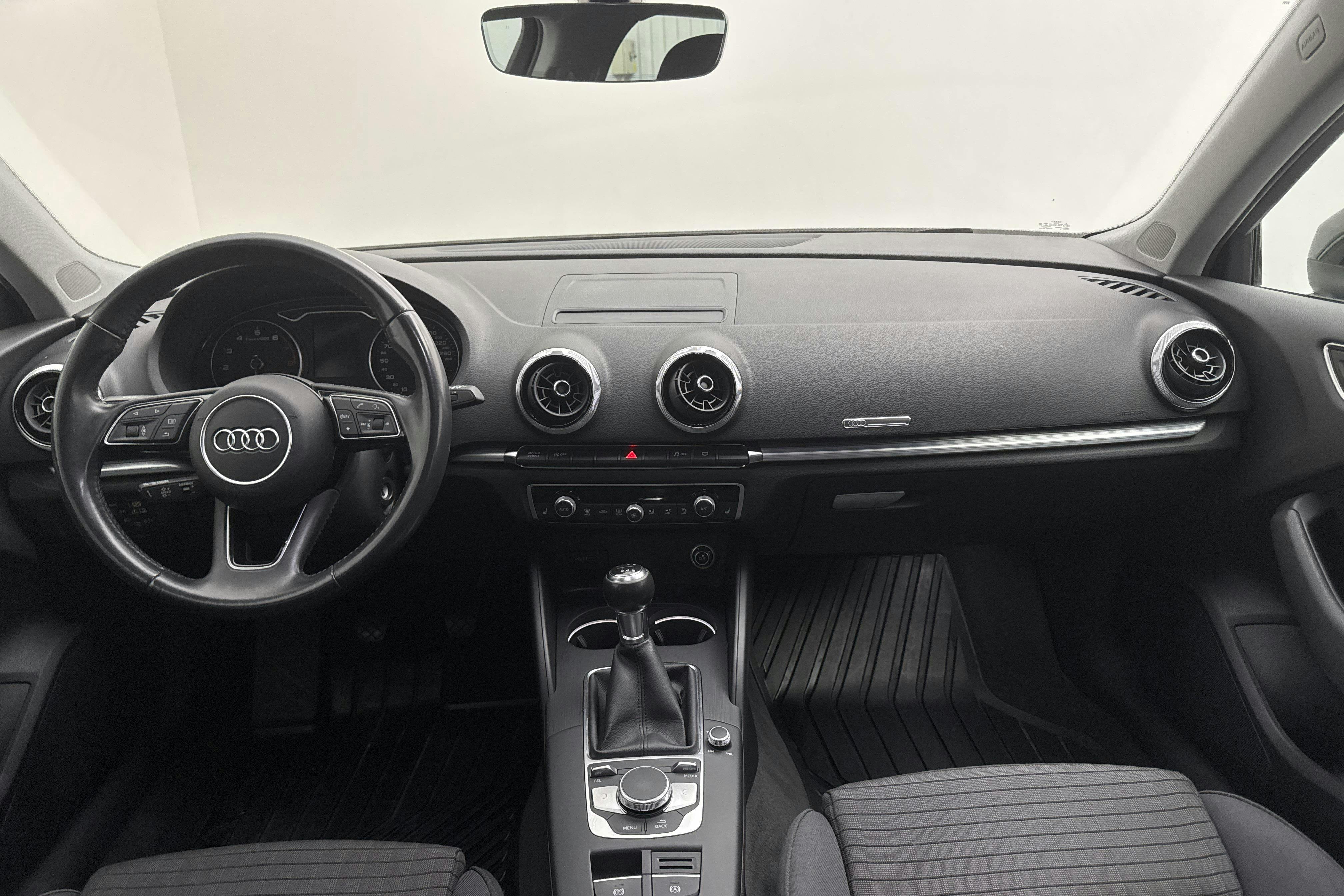 Audi A3 1.5 TFSI Sportback (150hk) - 10 459 mil - Manuell - svart - 2018