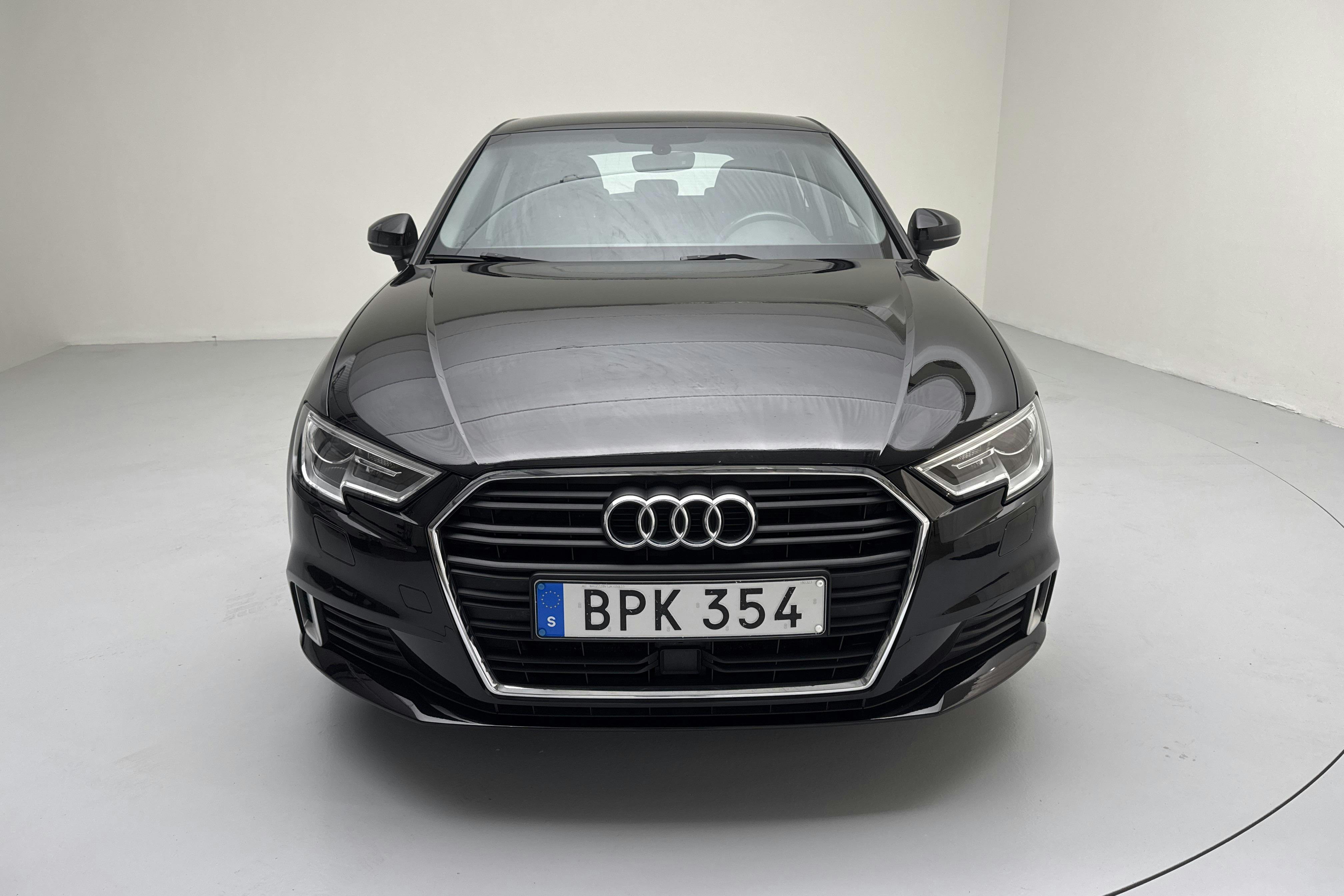 Audi A3 1.5 TFSI Sportback (150hk) - 10 459 mil - Manuell - svart - 2018