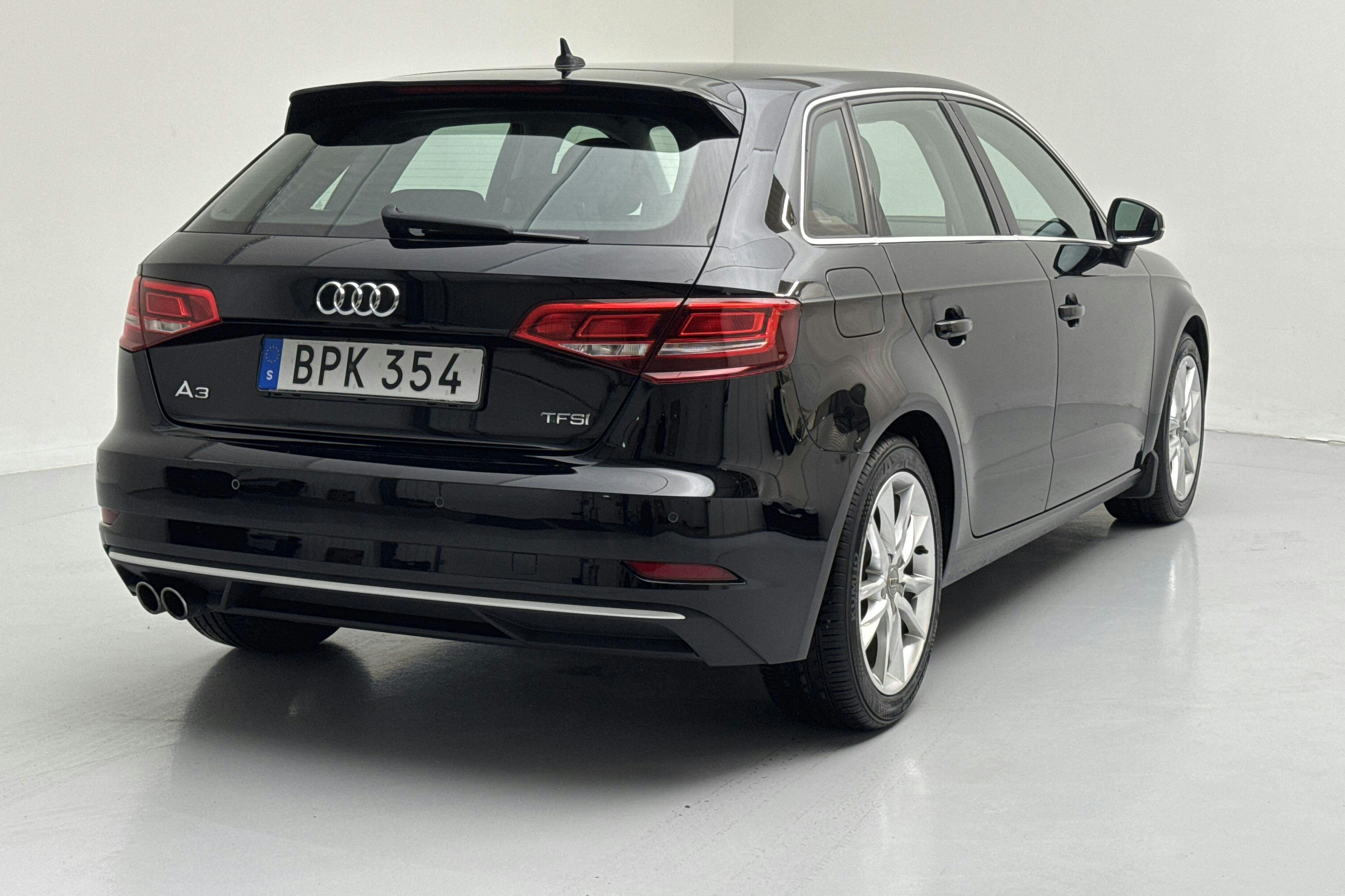 Audi A3 1.5 TFSI Sportback (150hk) - 10 459 mil - Manuell - svart - 2018