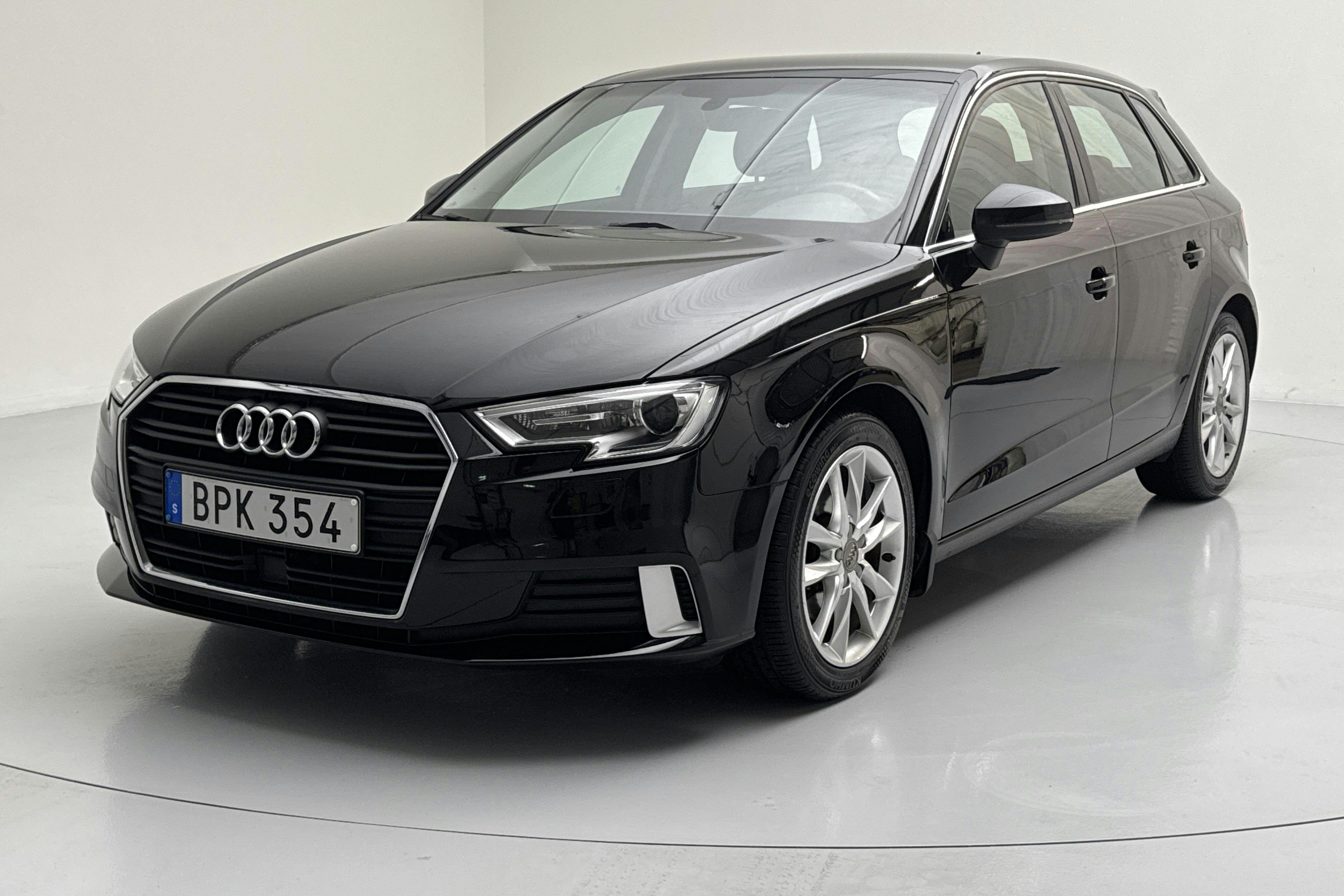 Audi A3 1.5 TFSI Sportback (150hk) - 104 590 km - Manual - black - 2018