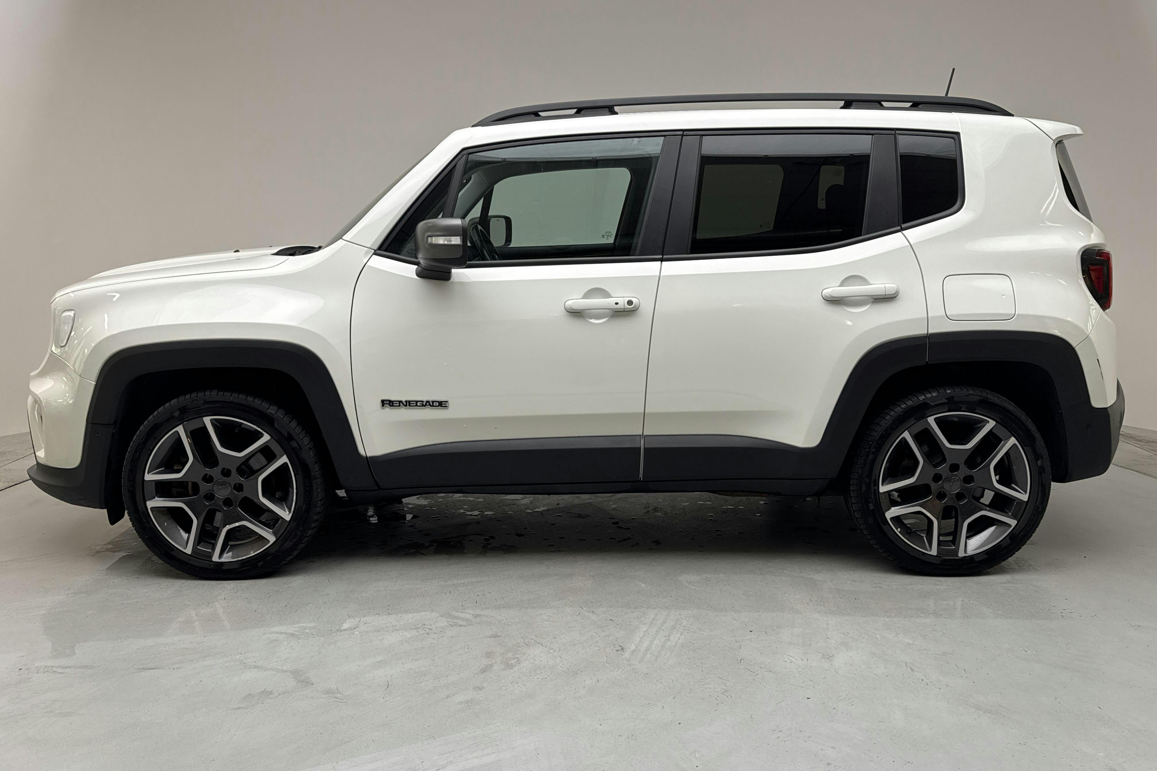 Presentationsfoto 2 av 14: Jeep Renegade 1.3 PHEV 4WD (190hk) - 8 778 mil - Automat - vit - 2020