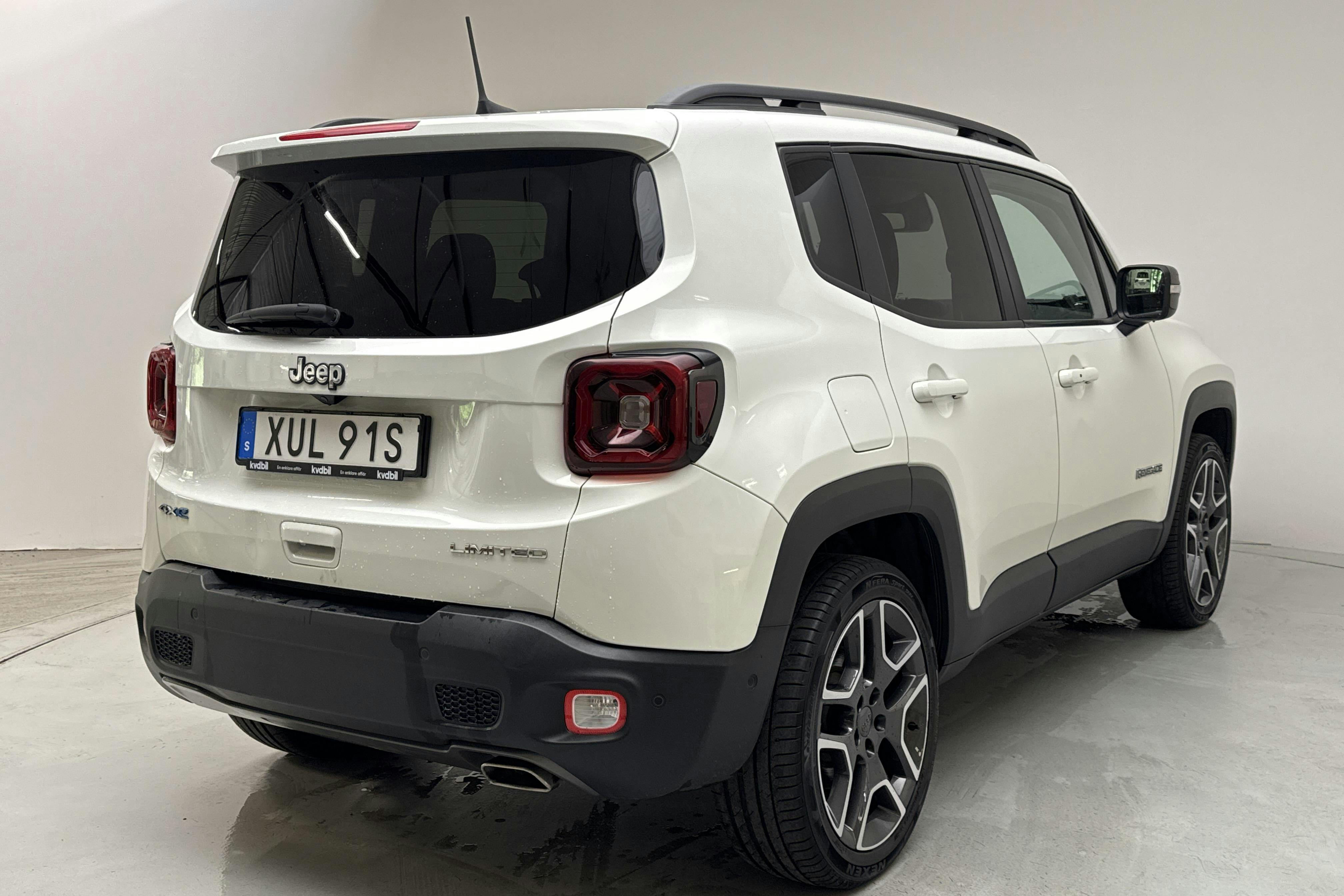 Jeep Renegade 1.3 PHEV 4WD (190hk) - 8 778 mil - Automat - vit - 2020