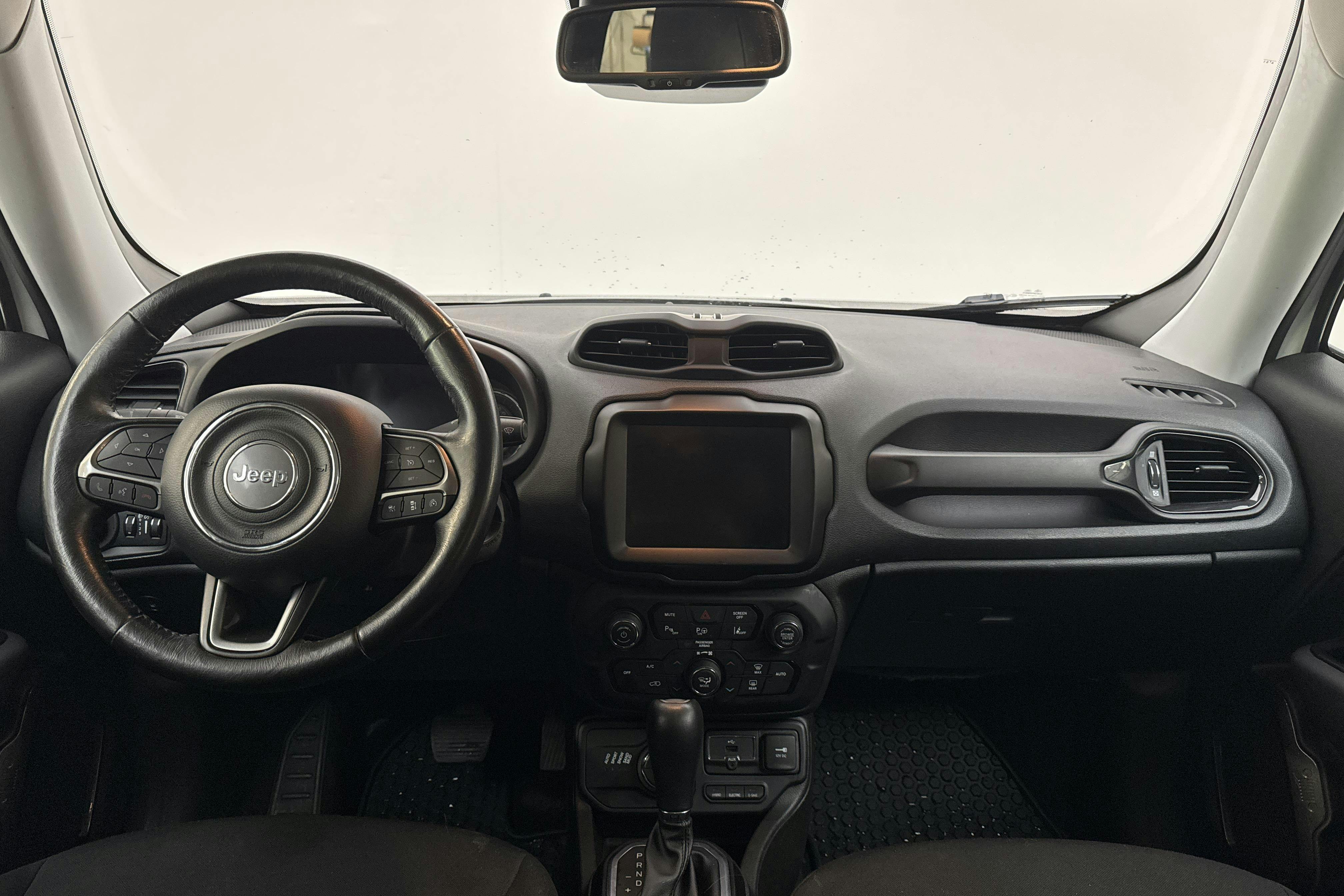 Jeep Renegade 1.3 PHEV 4WD (190hk) - 8 778 mil - Automat - vit - 2020