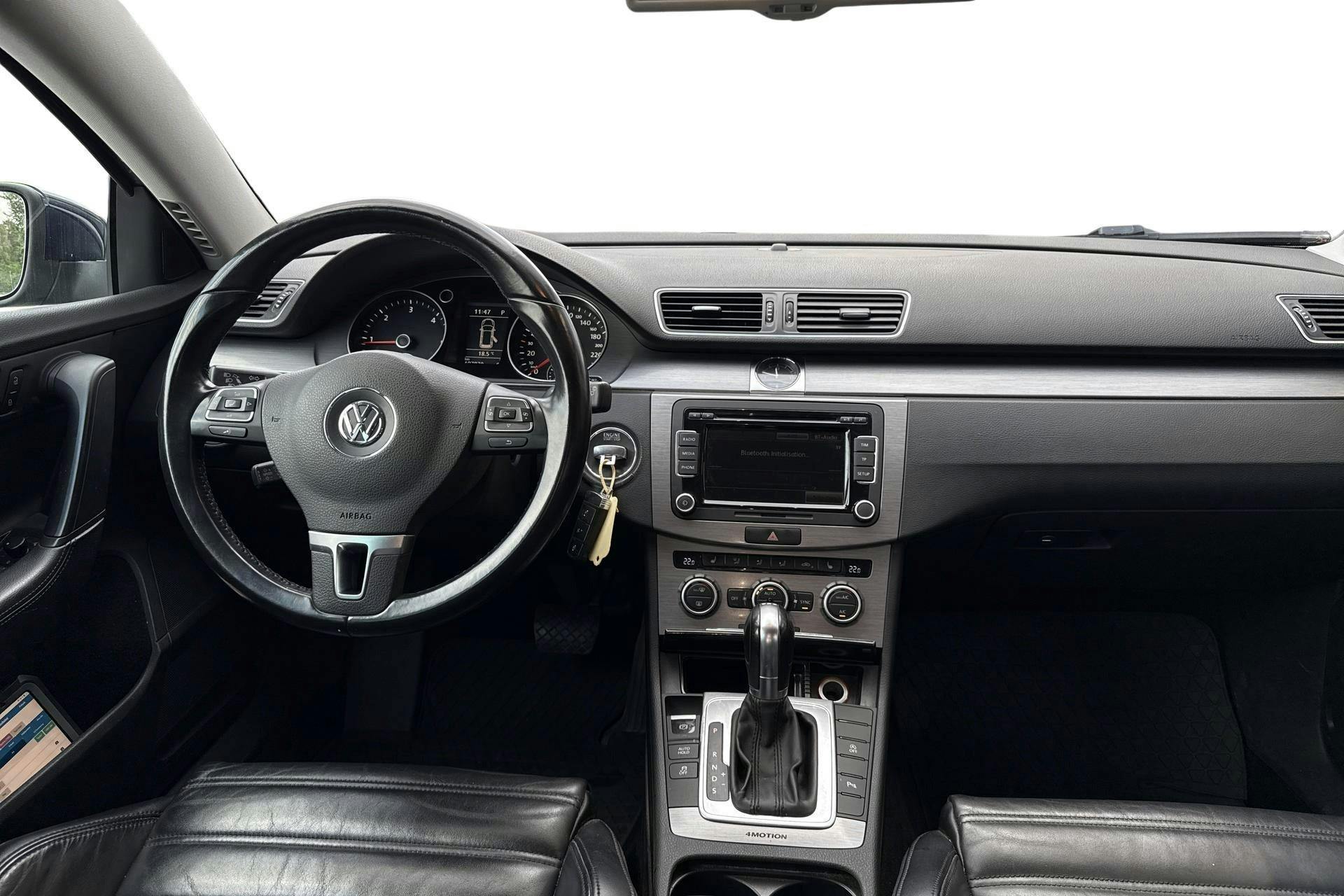 VW Passat 2.0 TDI BlueMotion Technology Variant 4Motion (177hk) - 18 789 mil - Automat - Dark Blue - 2013