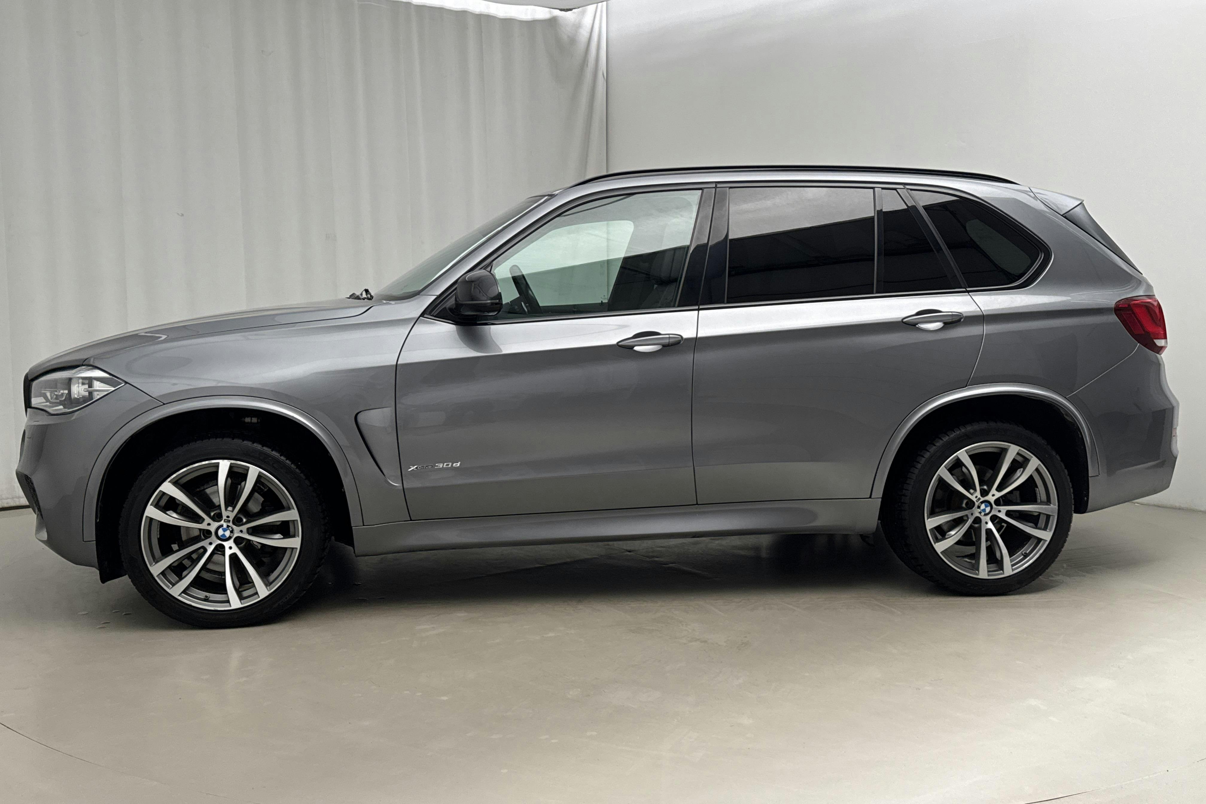 Presentationsfoto 2 av 27: BMW X5 xDrive30d, F15 (258hk) - 11 684 mil - Automat - grå - 2018