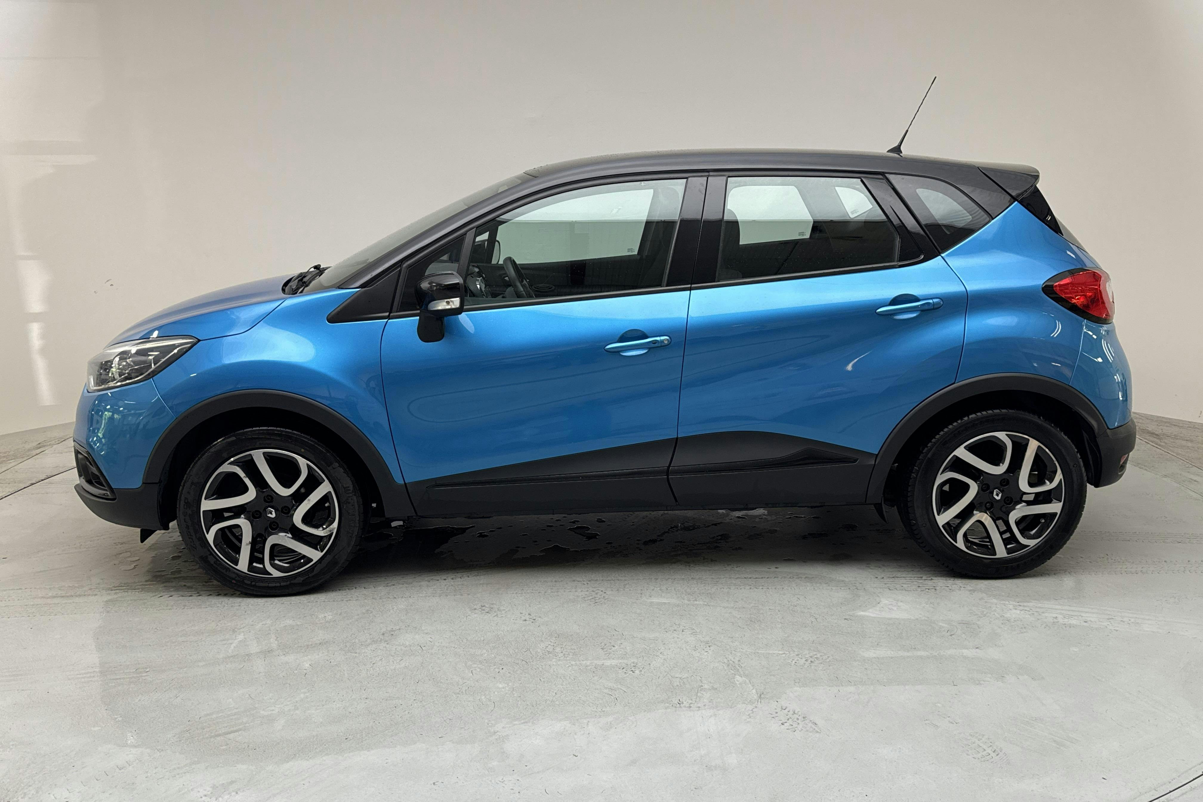 Presentationsfoto 2 av 12: Renault Captur 0.9 TCe (90hk) - 13 051 mil - Manuell - 2015