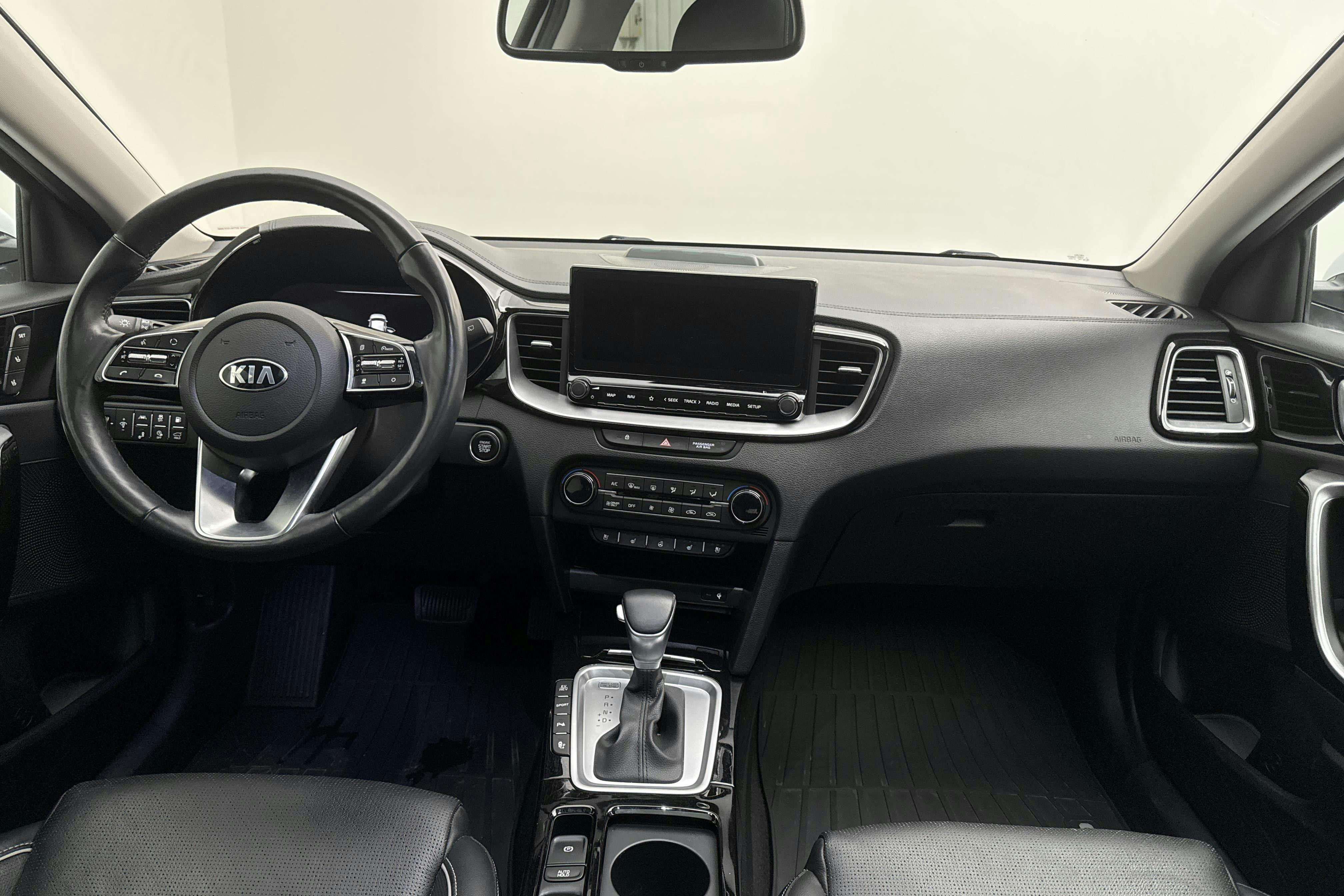 KIA Ceed 1.6 Plug-in Hybrid SW (141hk) - 11 809 mil - Automat - vit - 2021