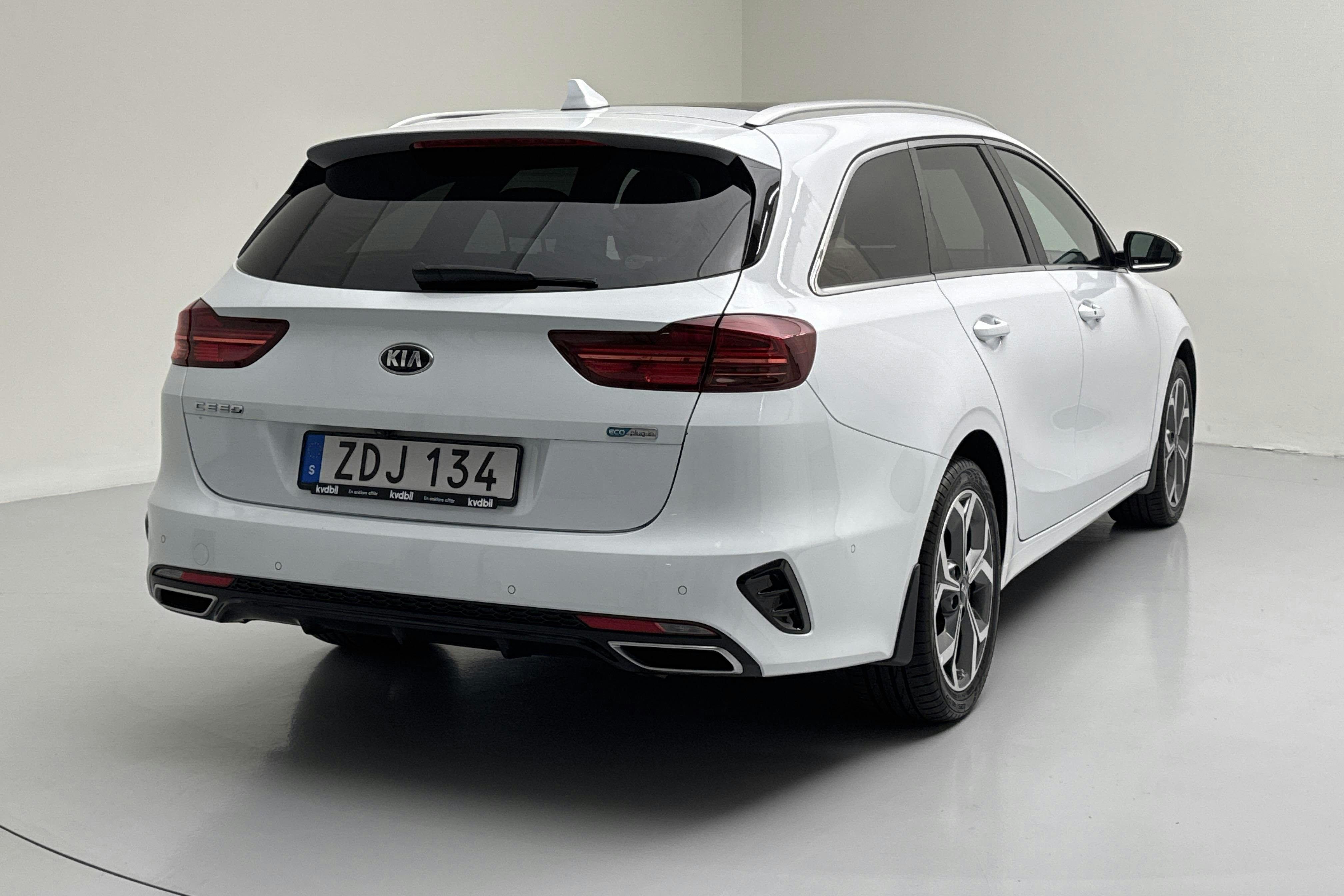 KIA Ceed 1.6 Plug-in Hybrid SW (141hk) - 11 809 mil - Automat - vit - 2021