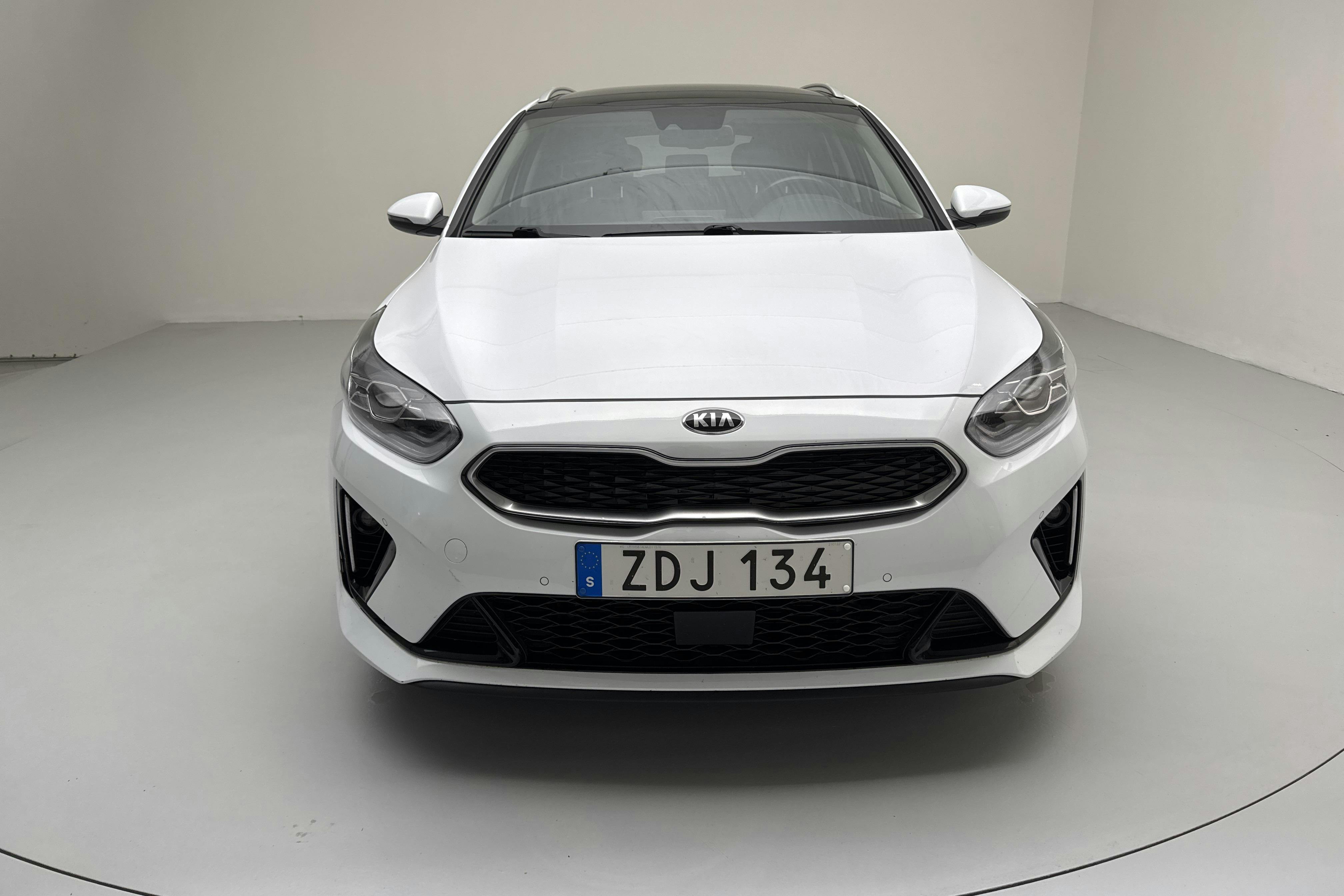 KIA Ceed 1.6 Plug-in Hybrid SW (141hk) - 11 809 mil - Automat - vit - 2021
