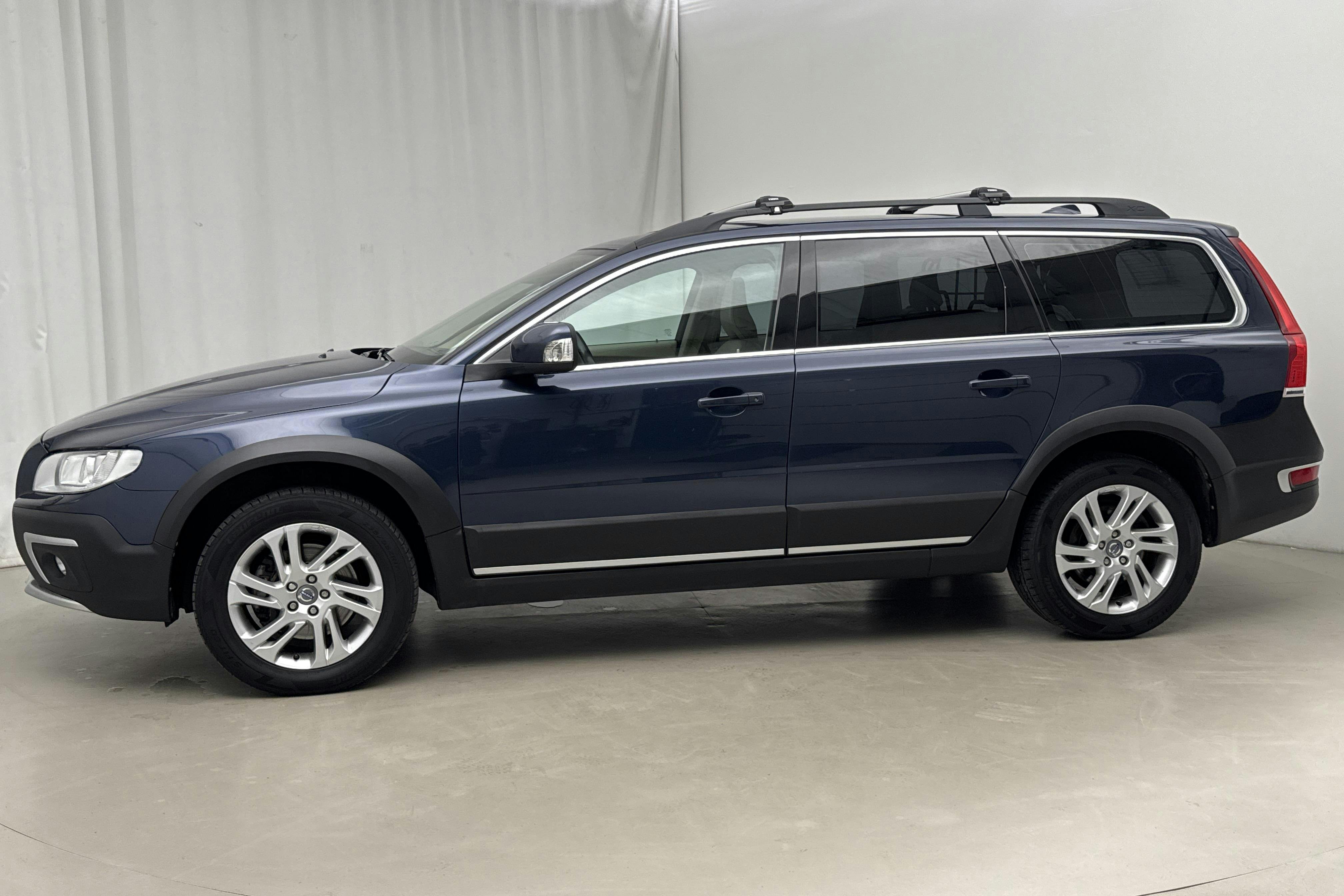 Presentationsfoto 2 av 24: Volvo XC70 II D4 AWD (181hk) - 17 502 mil - Automat - blå - 2015