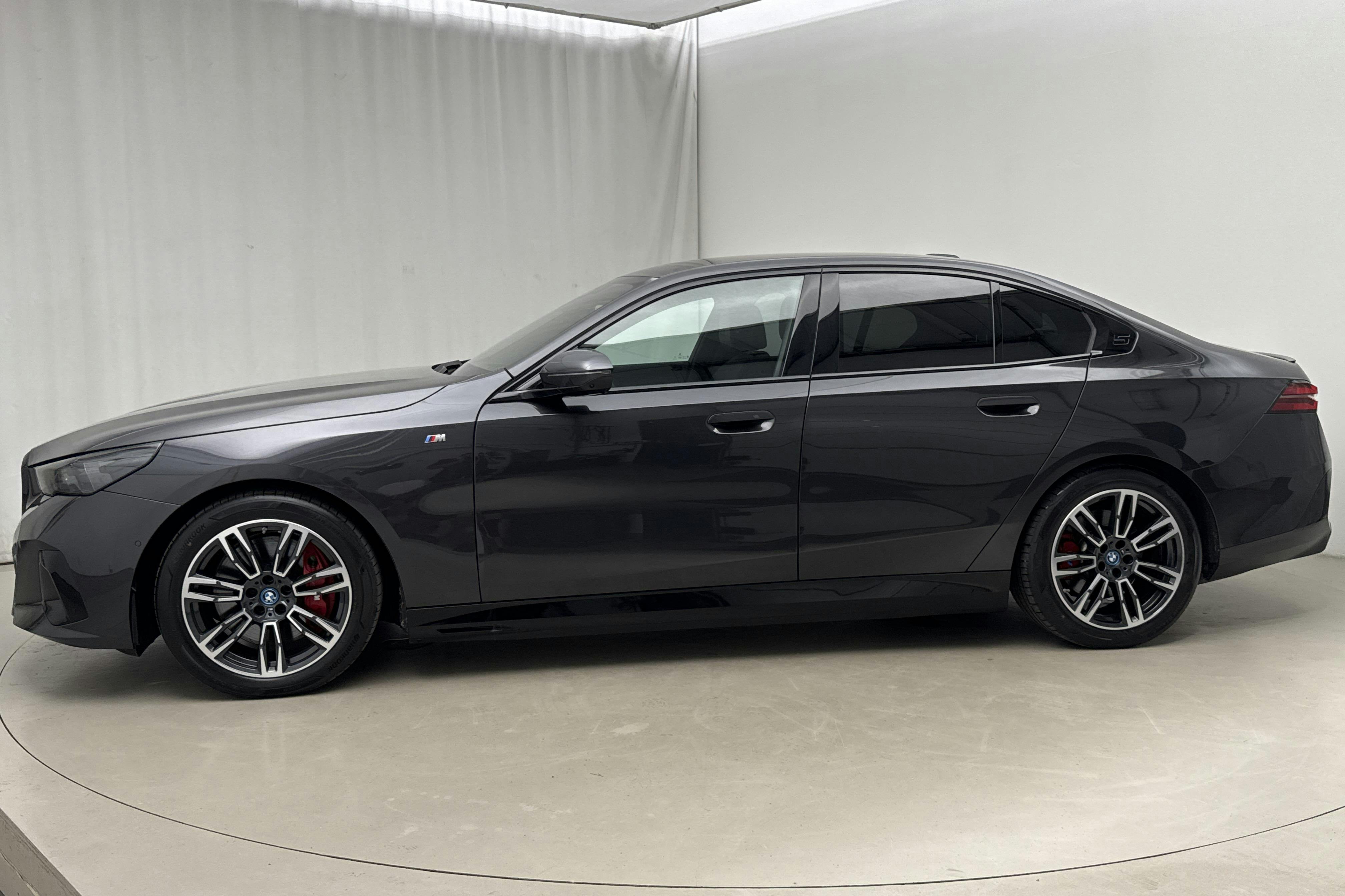 Presentation photo 2 of 38: BMW i5 eDrive40 Sedan, G60 (340hk) - 51 970 km - Automatic - gray - 2024