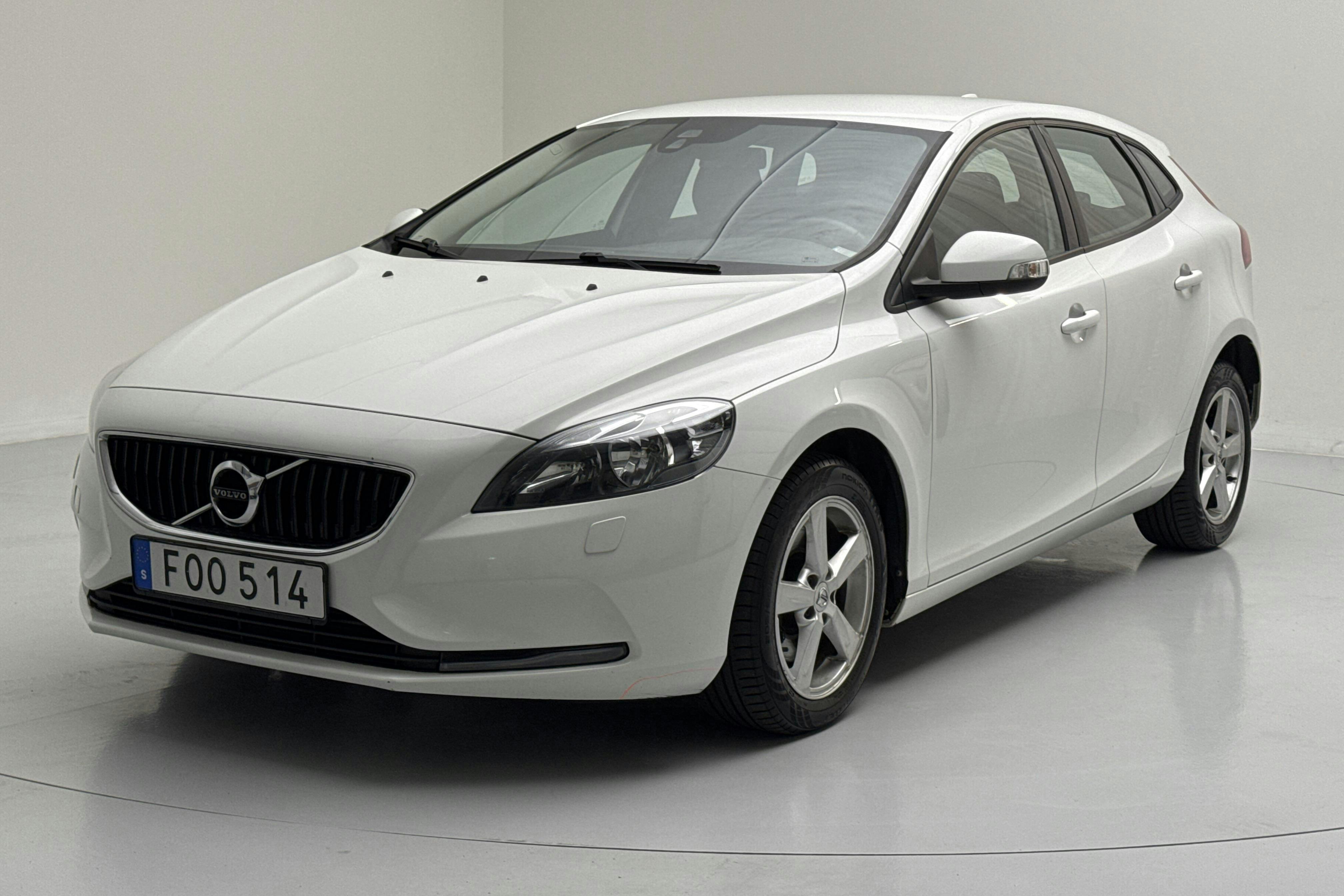 Volvo V40 T2 (122hk) - 13 480 mil - Manuell - vit - 2017