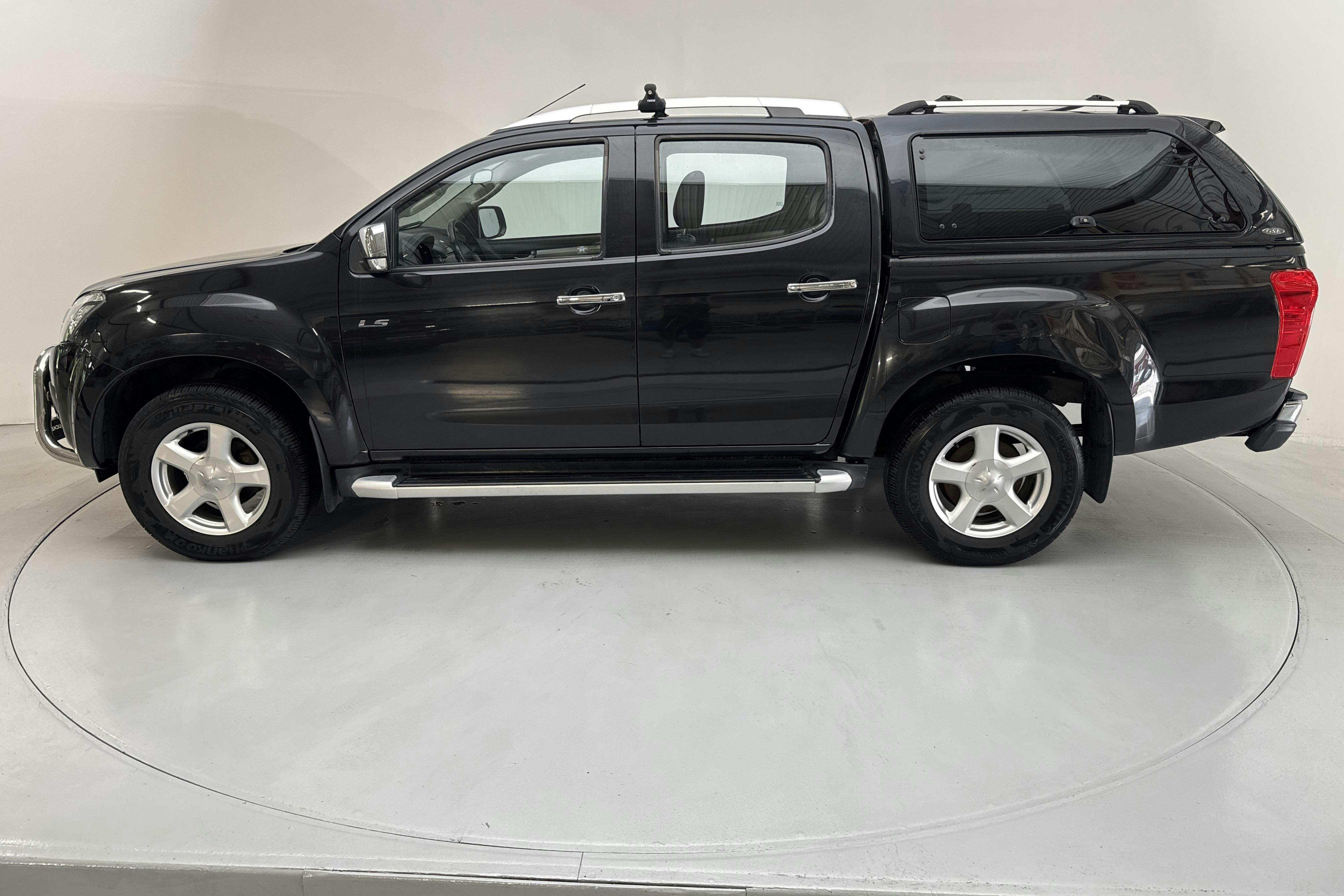 Presentationsfoto 2 av 12: Isuzu D-MAX 2.5 DDI 4WD (163hk) - 23 111 mil - Automat - svart - 2014